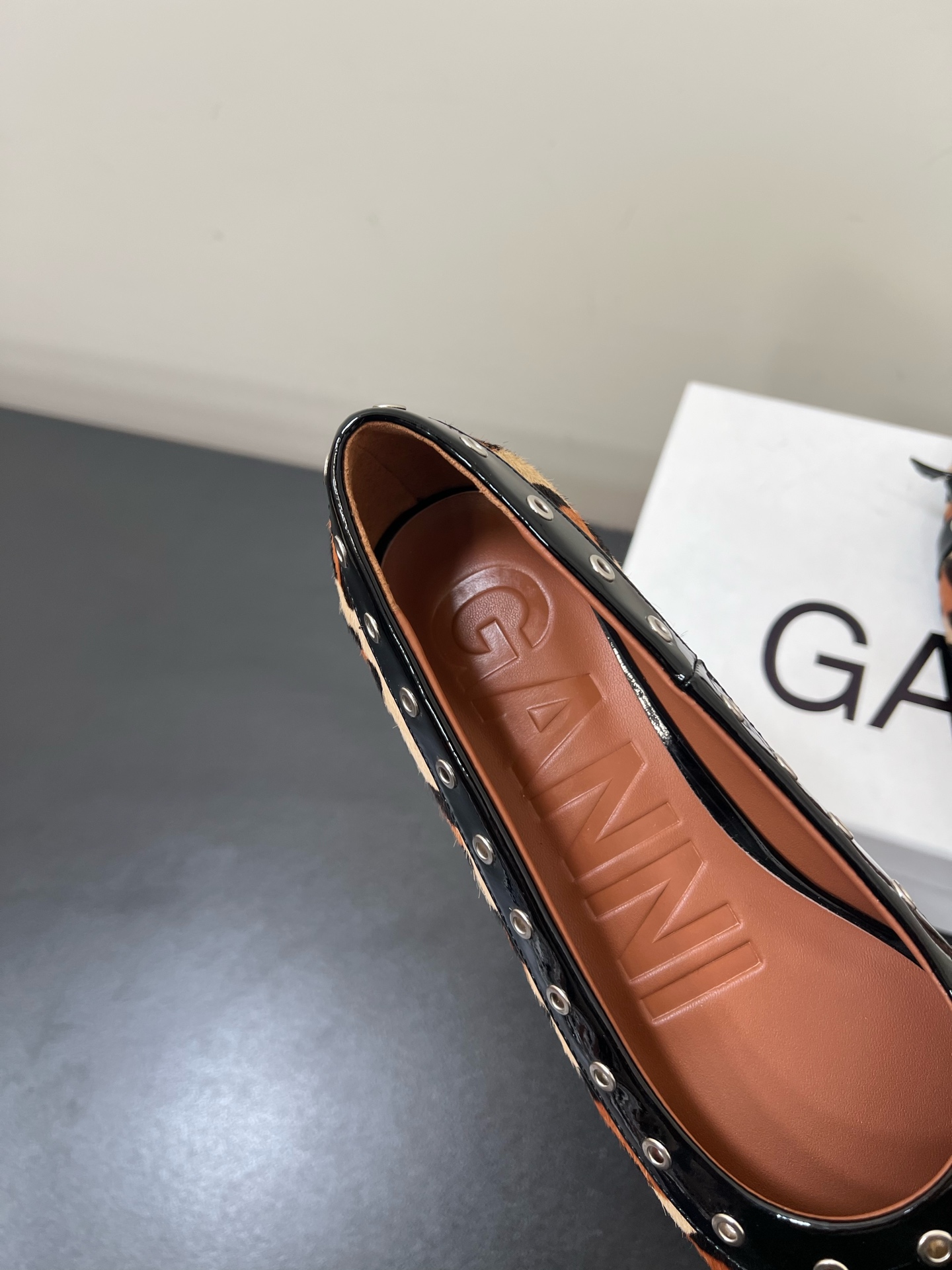 “Ganni Four Seasons Shoes: Stylish, Comfortable, and Versatile Design” - 图片 7
