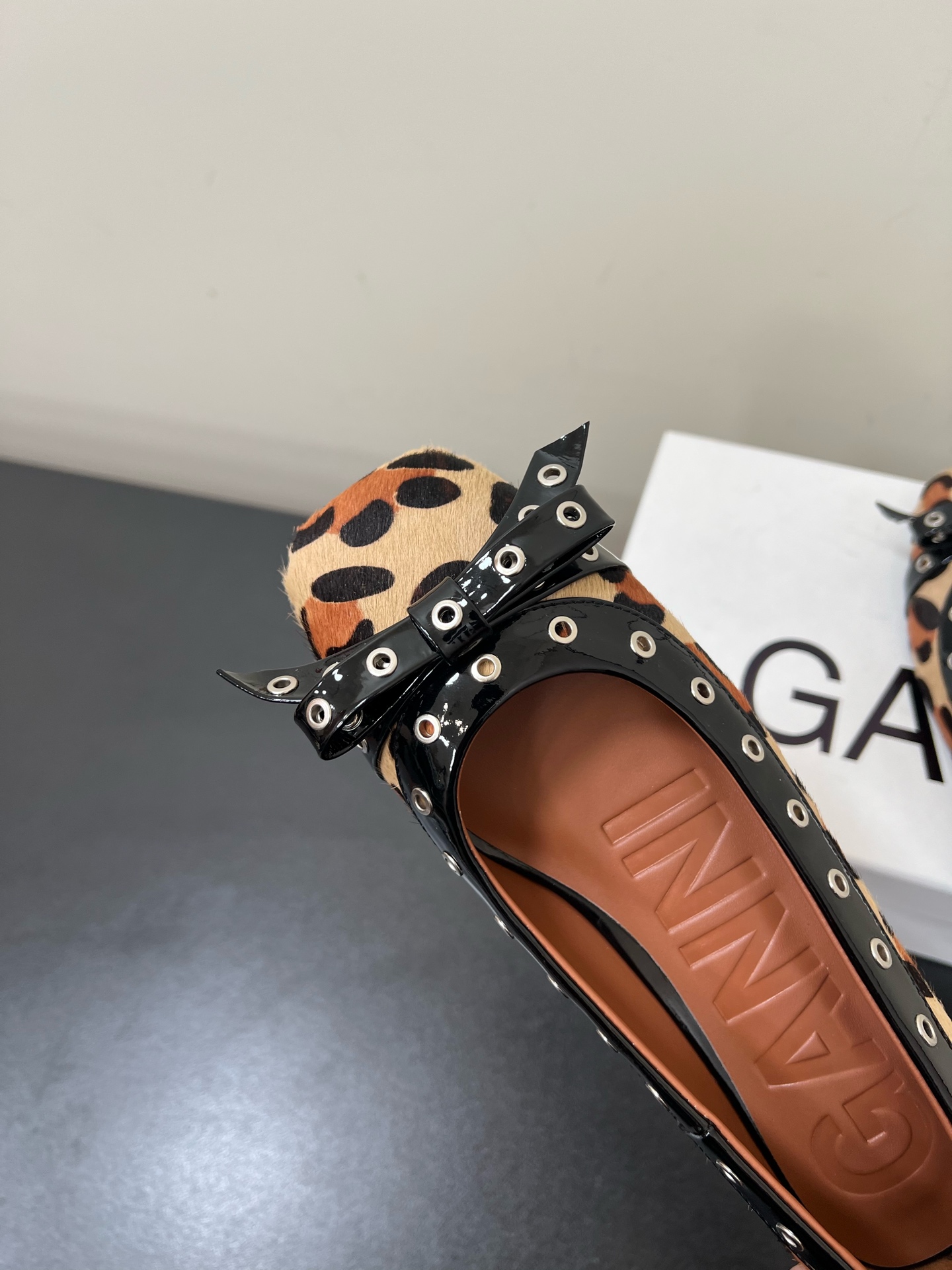 “Ganni Four Seasons Shoes: Stylish, Comfortable, and Versatile Design” - 图片 6