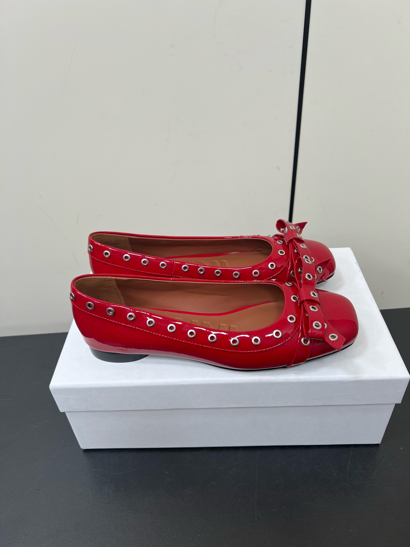 “Versatile Retro-Design Ganni Spring/Summer Shoes: Comfortable and Stylish All Year Round” - 图片 4