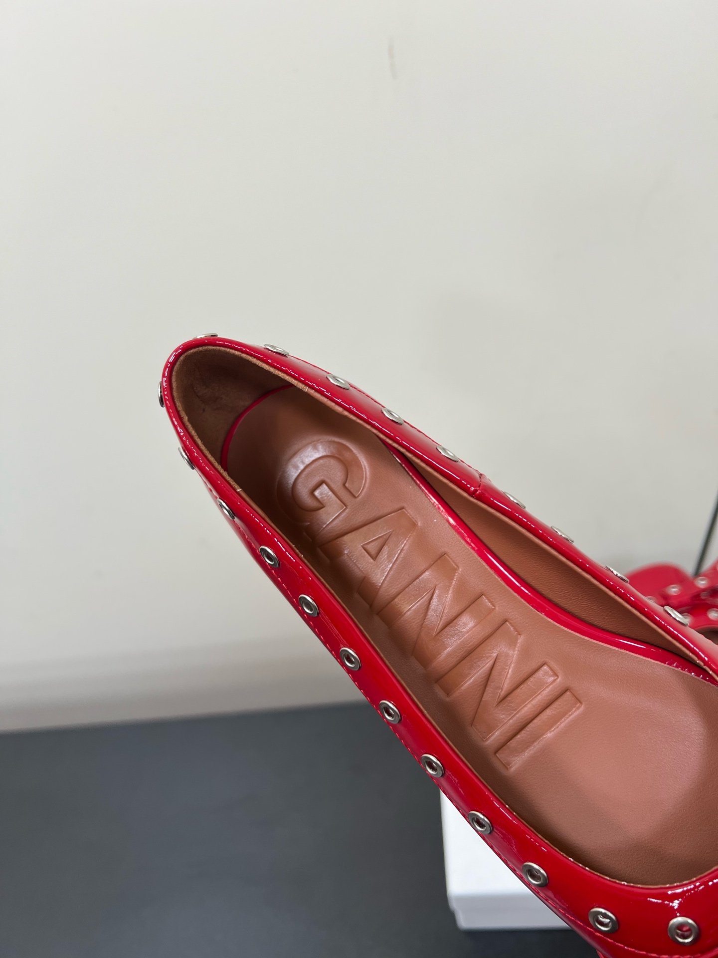 “Versatile Retro-Design Ganni Spring/Summer Shoes: Comfortable and Stylish All Year Round” - 图片 7