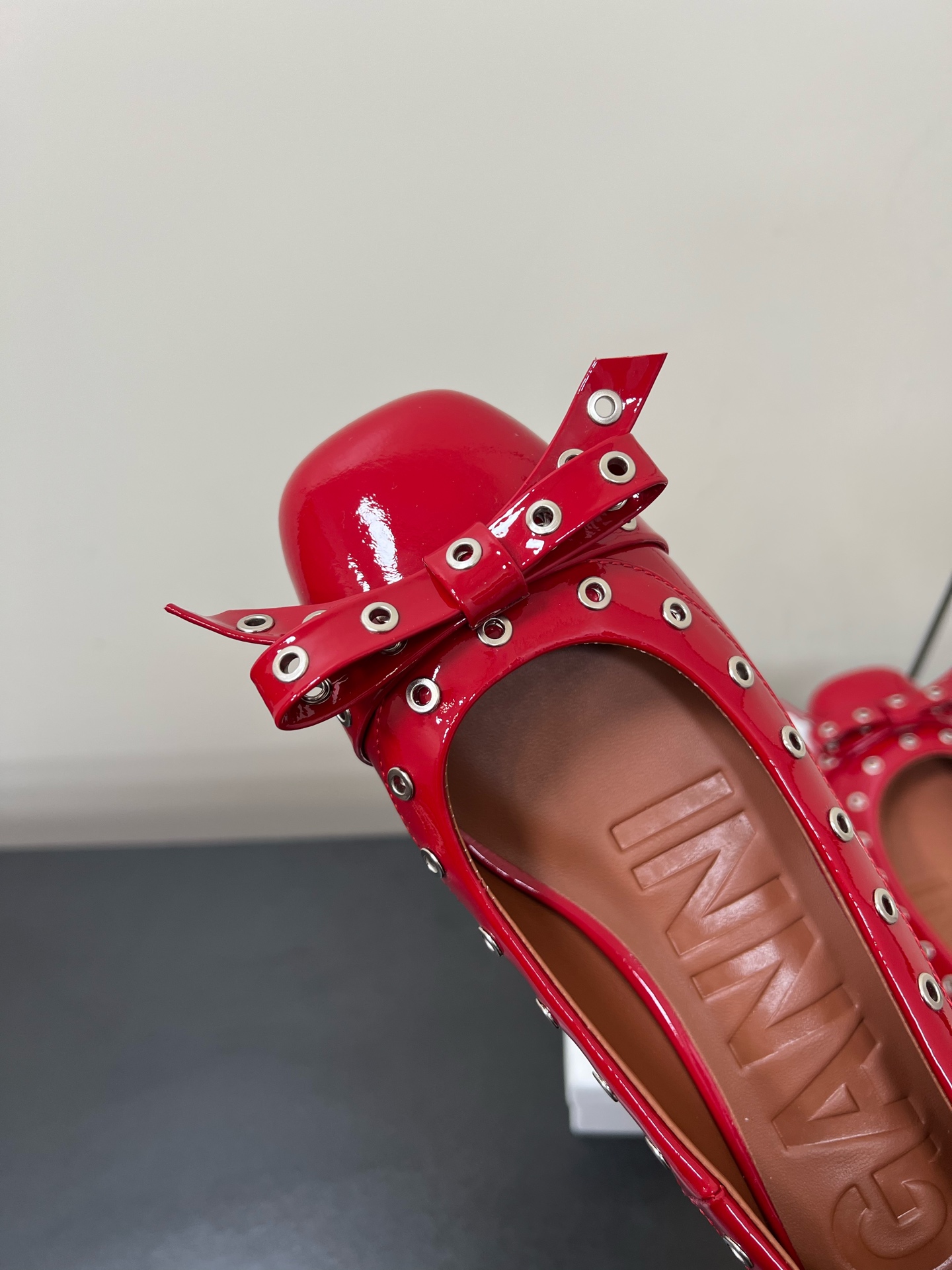 “Versatile Retro-Design Ganni Spring/Summer Shoes: Comfortable and Stylish All Year Round” - 图片 6