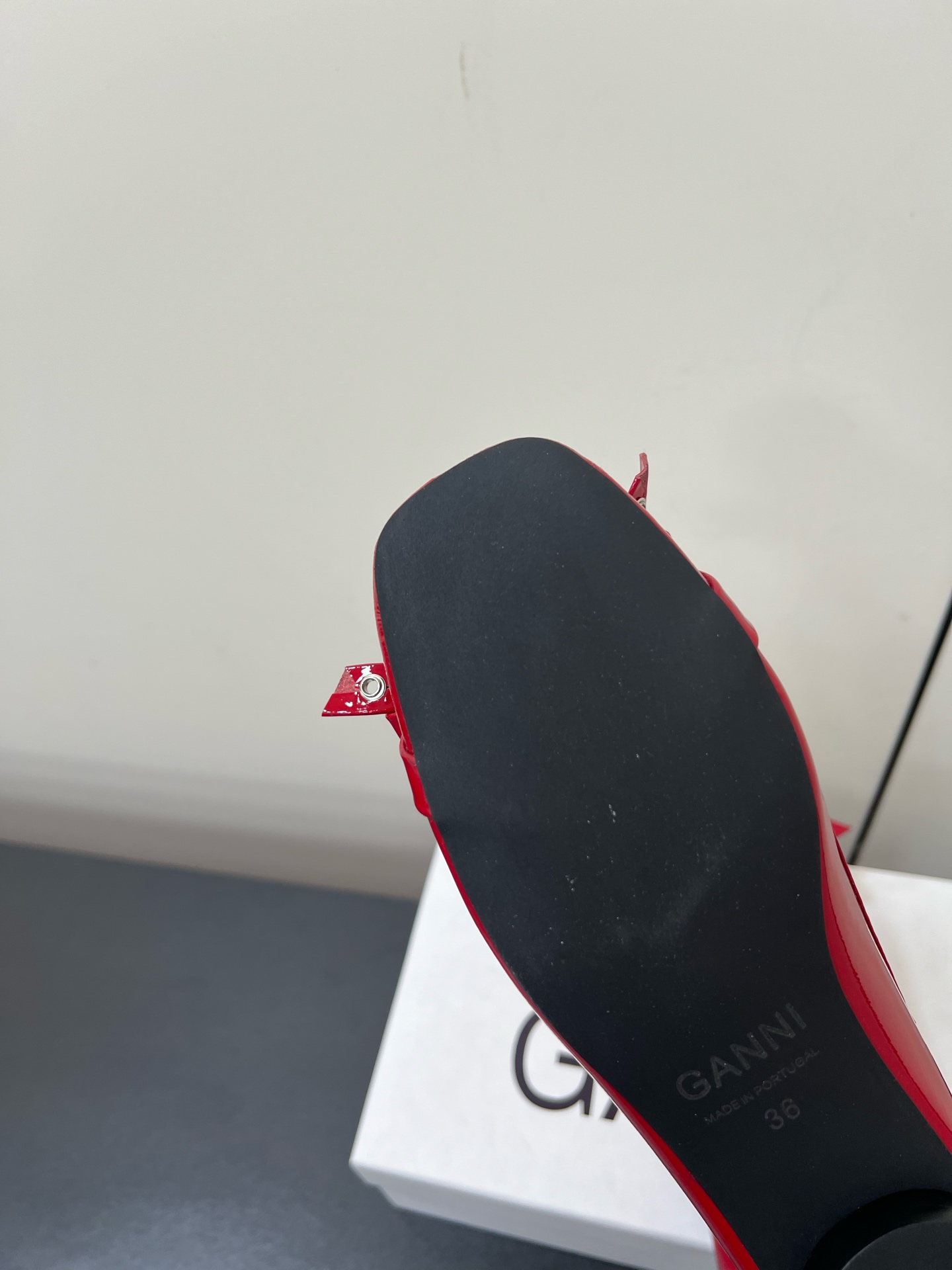 “Versatile Retro-Design Ganni Spring/Summer Shoes: Comfortable and Stylish All Year Round” - 图片 9