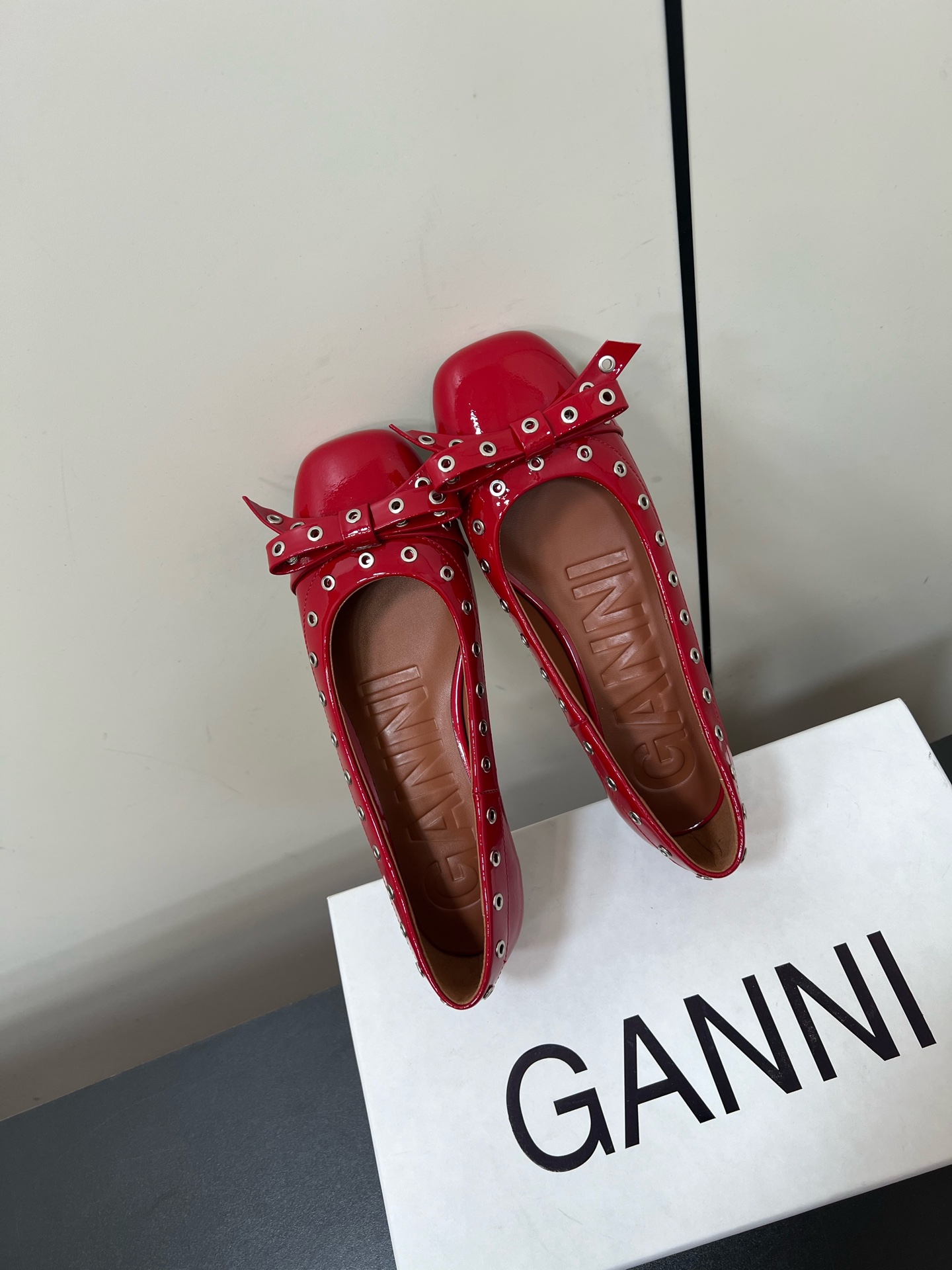 “Versatile Retro-Design Ganni Spring/Summer Shoes: Comfortable and Stylish All Year Round” - 图片 5