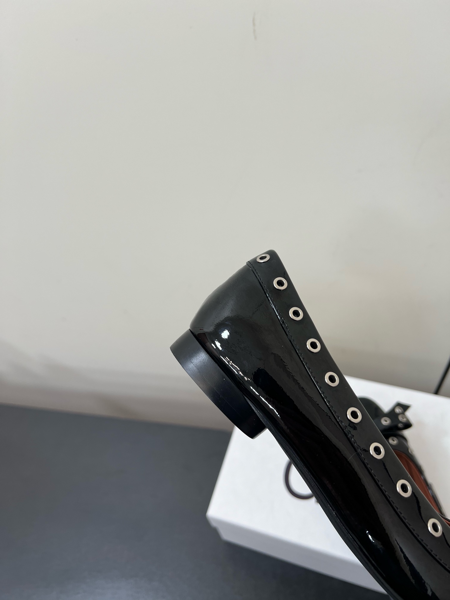 “Ganni Four Seasons Shoes: Stylish, Comfortable, and Versatile Design” - 图片 8