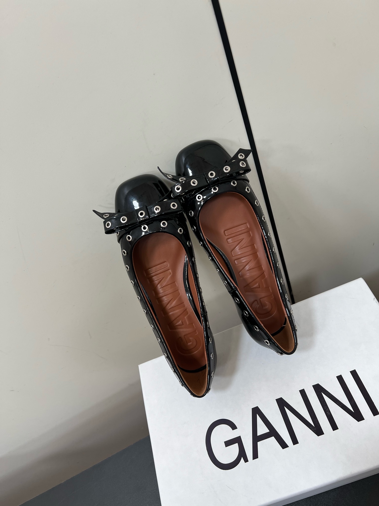 “Ganni Four Seasons Shoes: Stylish, Comfortable, and Versatile Design” - 图片 5