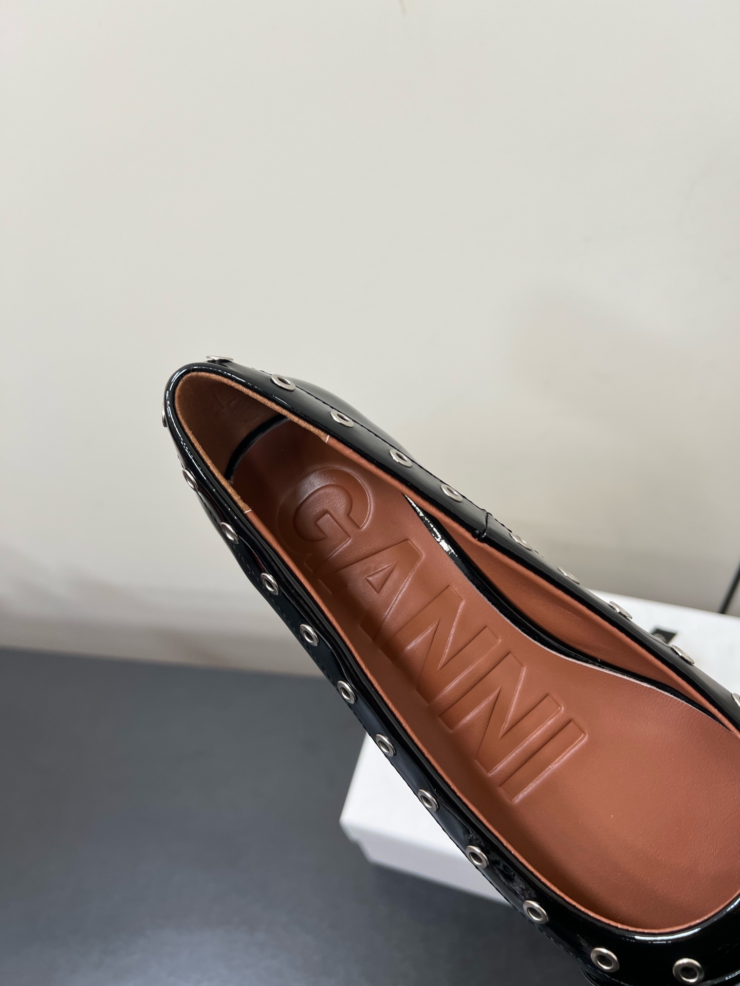 “Ganni Four Seasons Shoes: Stylish, Comfortable, and Versatile Design” - 图片 7