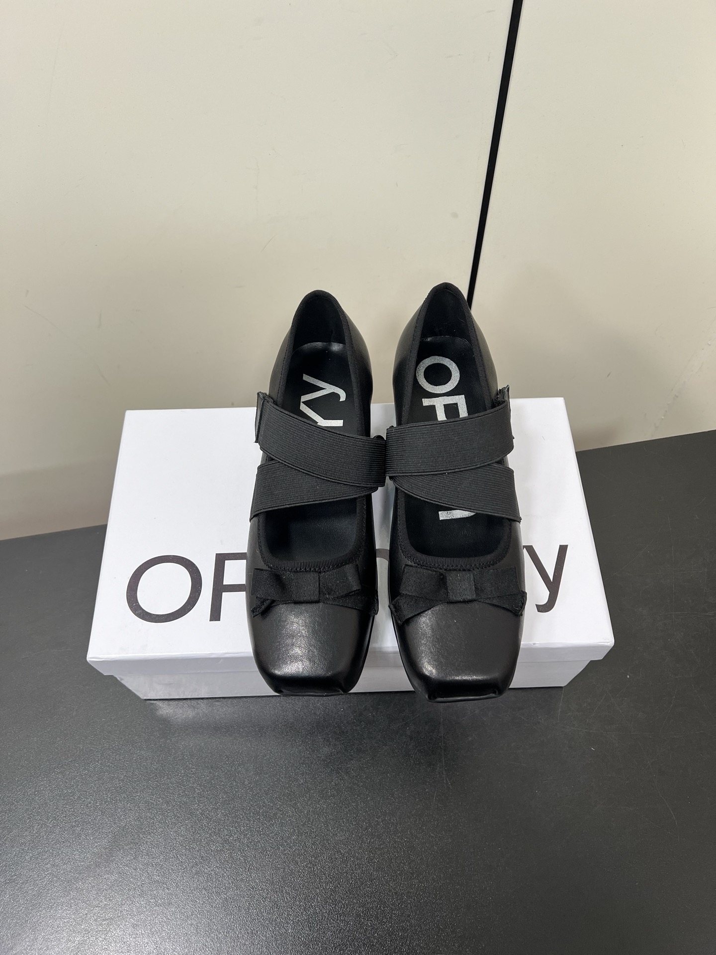 NO:174321,Korean niche designer brand OPEN YY spring and summer show ballet shoes and boots. I fell in love with this shoe at first sight. It looks good with a little retro flavor and a casual combination!  All major internet celebrity bloggers are wearing it. The whole shoe is very soft and easy to wear without scratching your feet. The upper is full sheepskin. Original molded and large sole. Size 35-40 (40 customized without return or exchange), ballet shoes, boots, sheepskin19860909韩国小众设计师品牌OPEN YY春夏走秀款芭蕾舞鞋靴 第一眼看到这个鞋子就爱上了,带点复古味随意搭配都好看！各大网红博主都在穿它,整个鞋子非常柔软,好穿不磨脚 鞋面全羊皮 原版开模大底 码数35-40（40定制不退换）,芭蕾舞鞋,boots,sheepskin,Women's Shoes