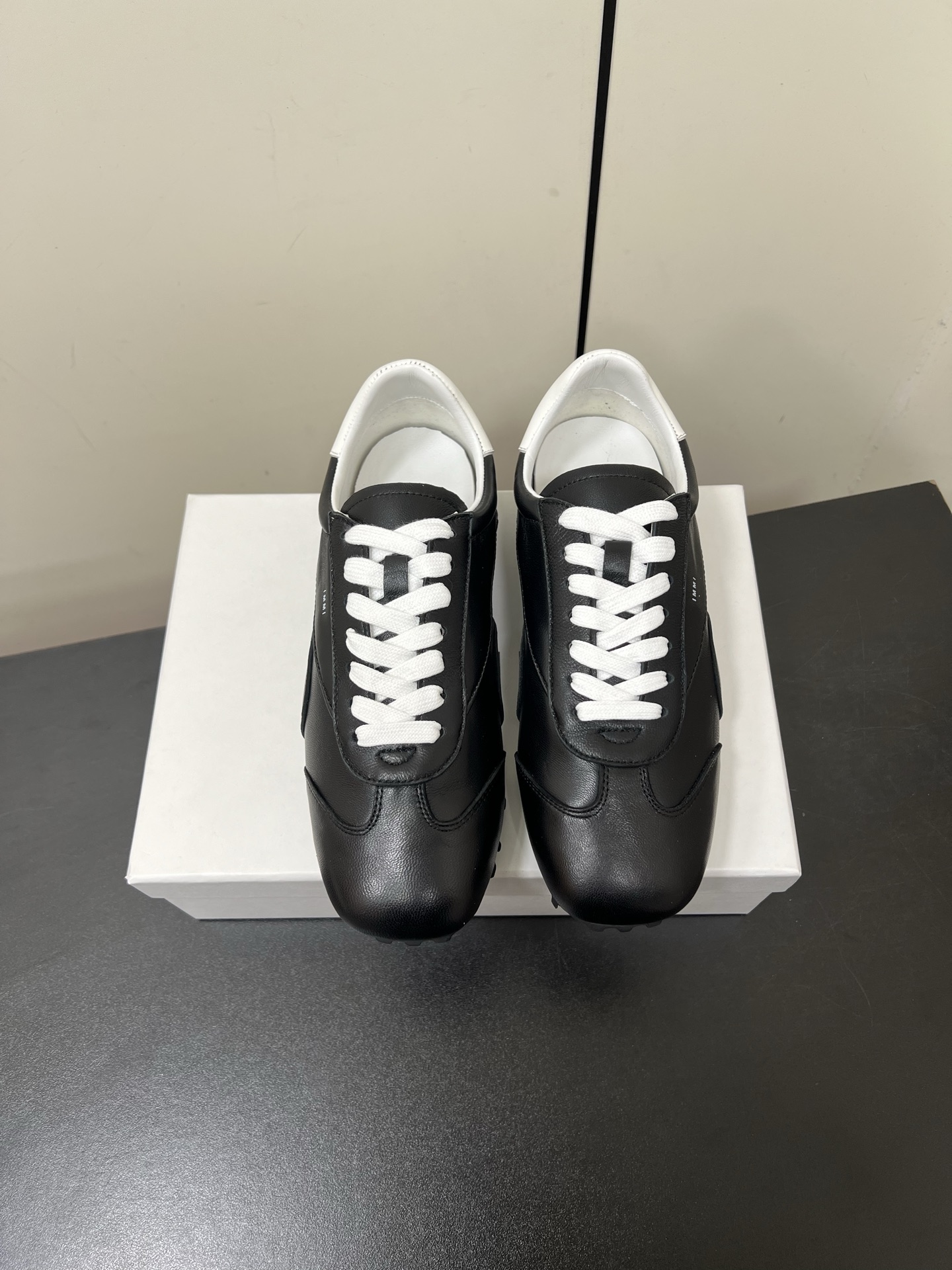 NO:174322,Immi retro moral training shoes. Who doesn’t have a pair of huge and comfortable moral training shoes? The soles are soft and comfortable, and the matching is extremely high!  !  Immi control can come~ Fabric ox back velvet/sheepskin inner sheepskin sole vibram bean sole size 35-39 (40 custom made without return or exchange), casual shoes/sports shoes, sneakers, sheepskin19860909immi复古德训鞋 谁还没有一双巨巨巨舒服的德训鞋呢 鞋底软糯舒适,搭配度极高！！ Immi控可以来咯~ 面料牛反绒/羊皮 内里羊皮 鞋底vibram豆豆鞋底 码数35-39码（40定制不退换）,休闲鞋/运动鞋,sneakers,sheepskin,Women's Shoes