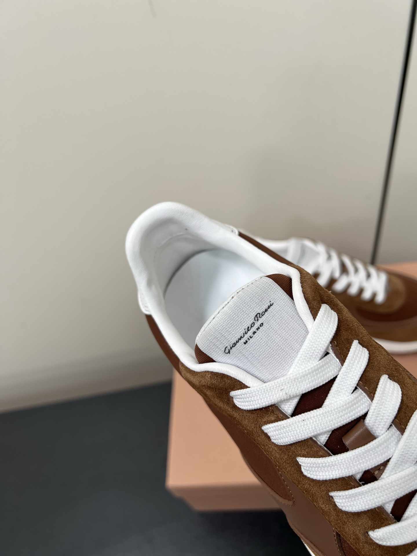 Gianvito Rossi Anvitorosi: High-Quality Retro Shoes for Fashionable Couples - 图片 7