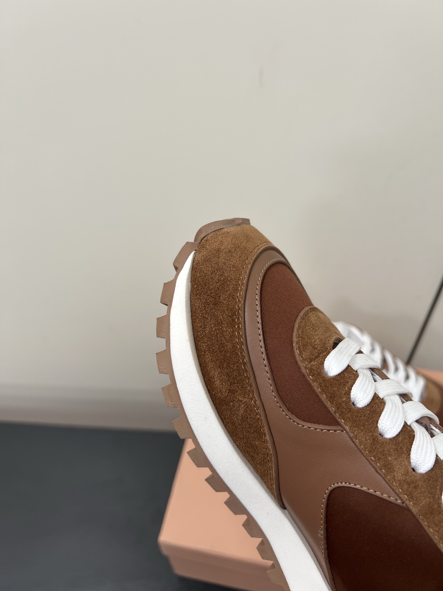 Gianvito Rossi Anvitorosi: High-Quality Retro Shoes for Fashionable Couples - 图片 6