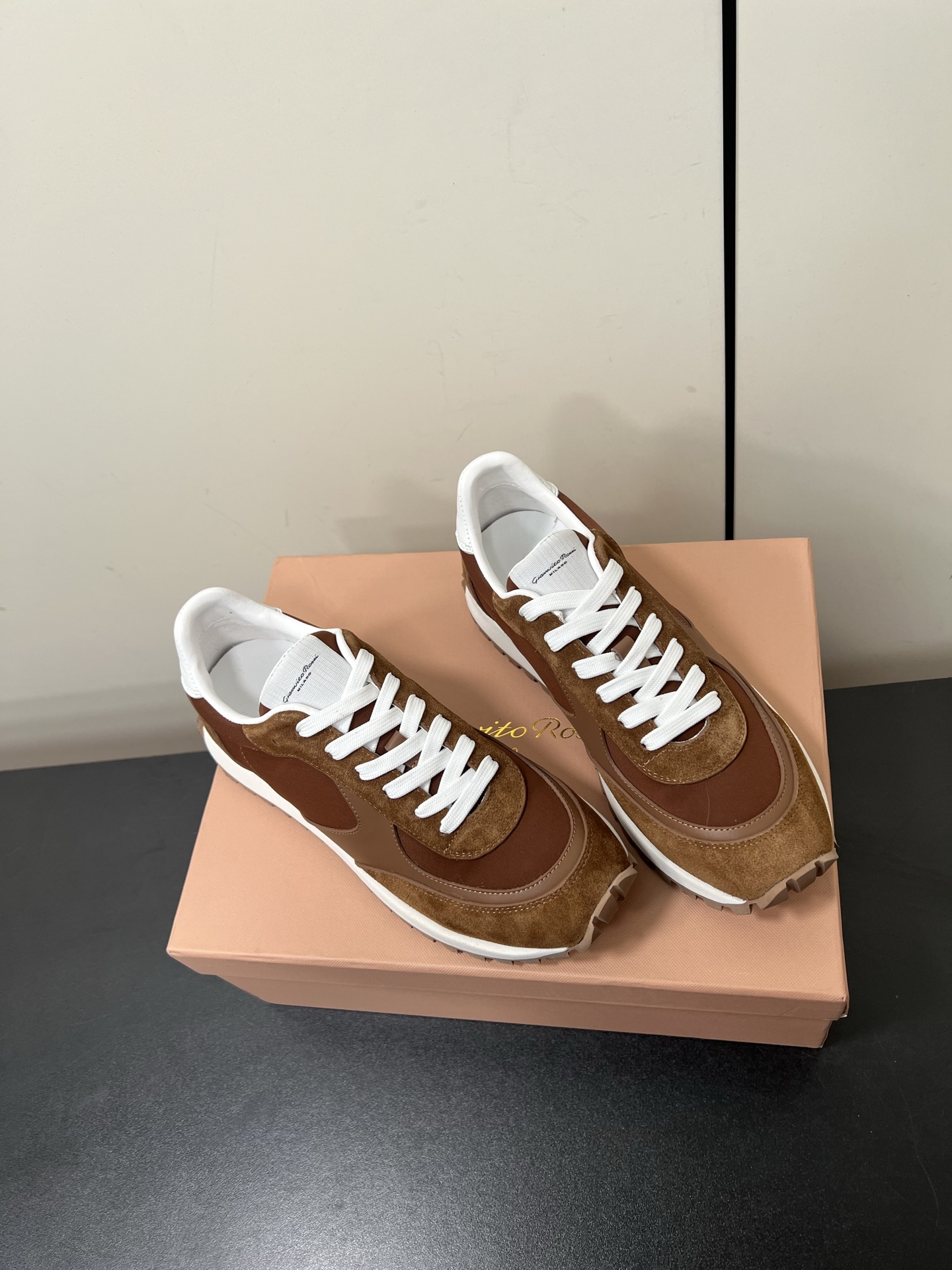 Gianvito Rossi Anvitorosi: High-Quality Retro Shoes for Fashionable Couples - 图片 2
