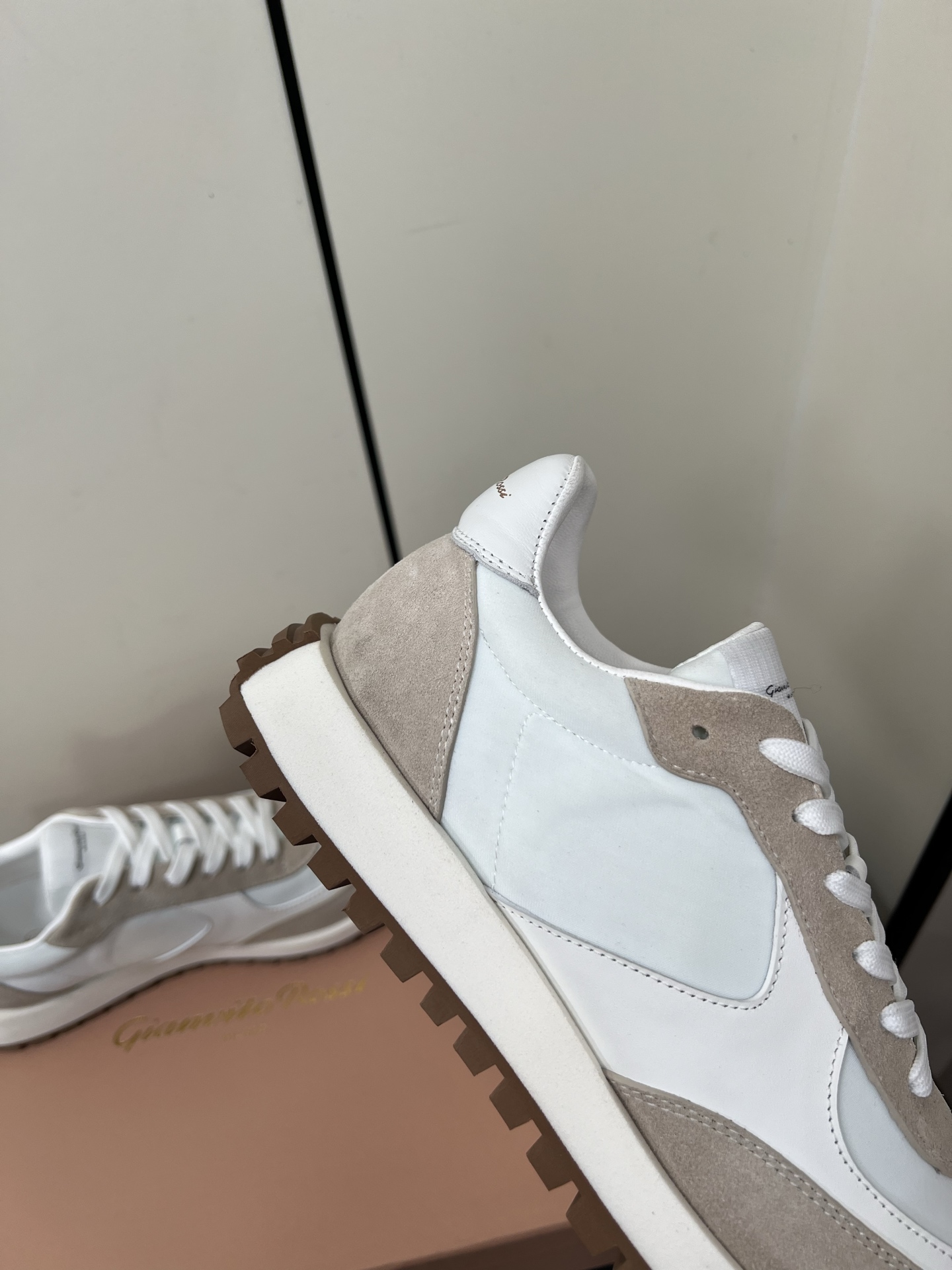 Gianvito Rossi Anvitorosi: Retro Lovers’ Shoes with Premium Quality and Comfort - 图片 7