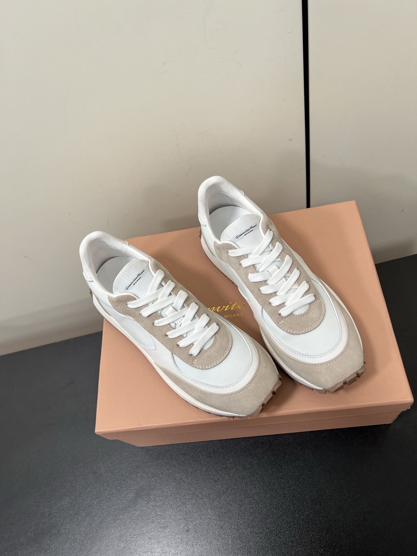 Gianvito Rossi Anvitorosi: Retro Lovers’ Shoes with Premium Quality and Comfort - 图片 2