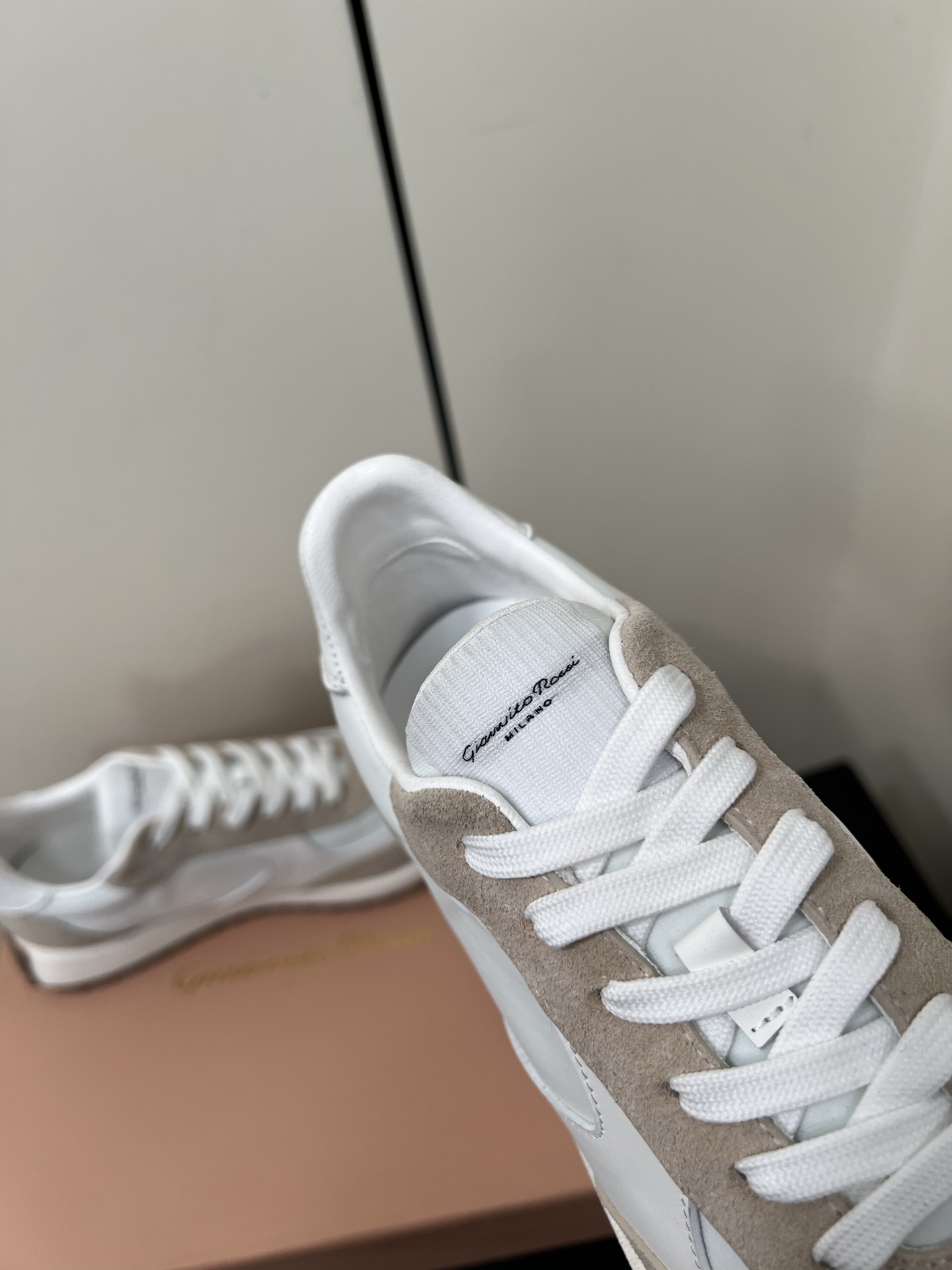 Gianvito Rossi Anvitorosi: Retro Lovers’ Shoes with Premium Quality and Comfort - 图片 8