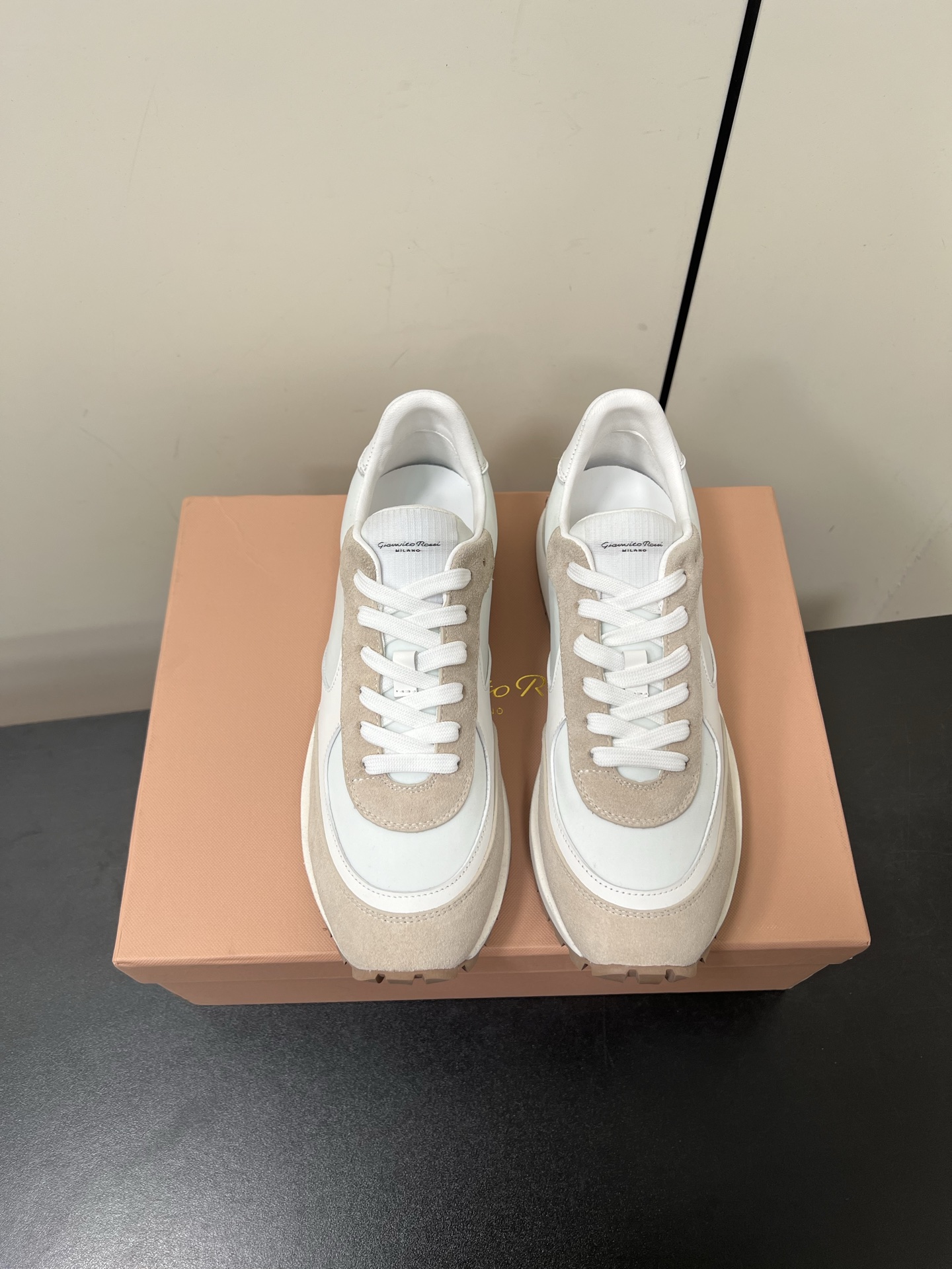 Gianvito Rossi Anvitorosi: Retro Lovers’ Shoes with Premium Quality and Comfort