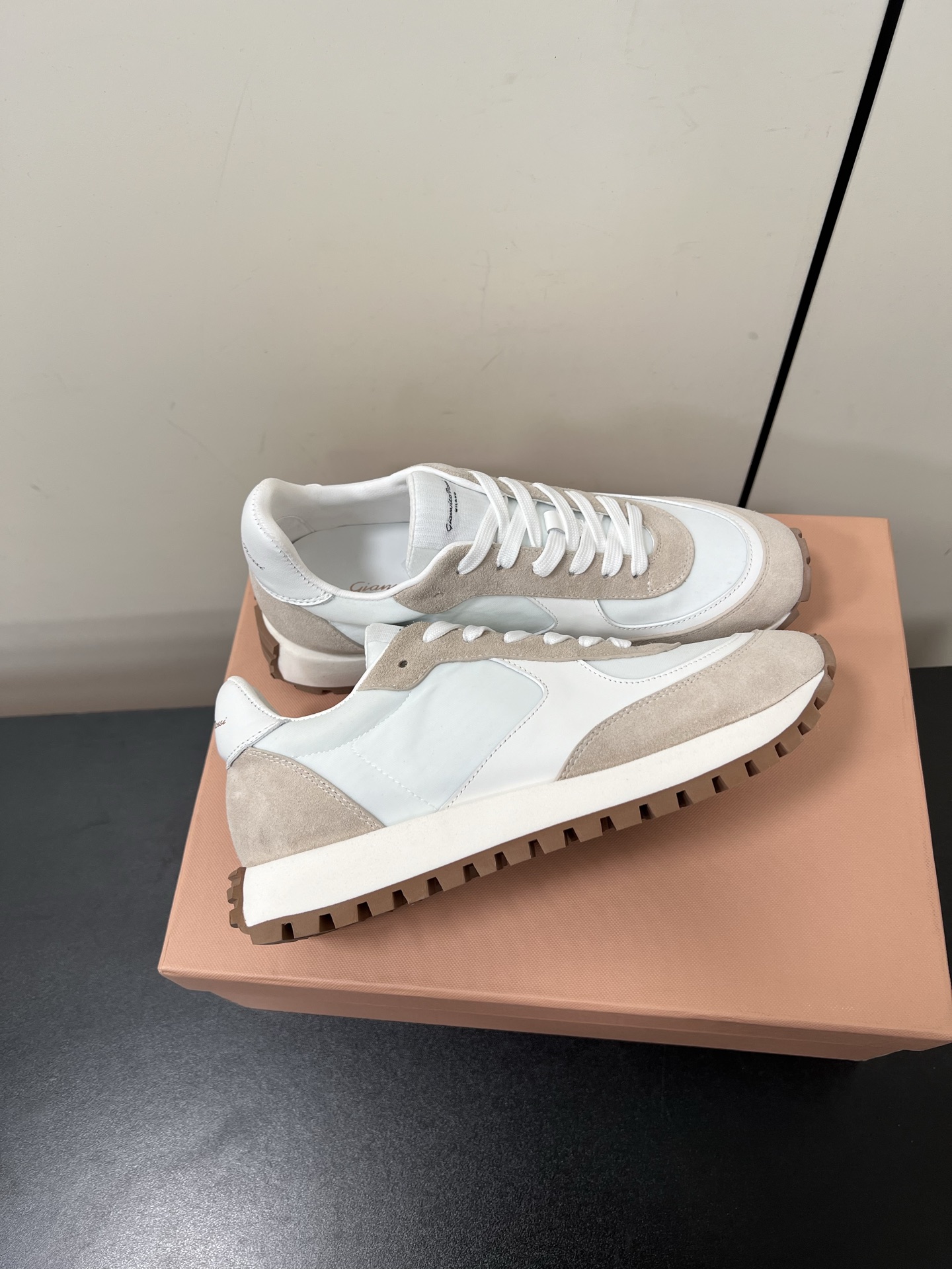 Gianvito Rossi Anvitorosi: Retro Lovers’ Shoes with Premium Quality and Comfort - 图片 5