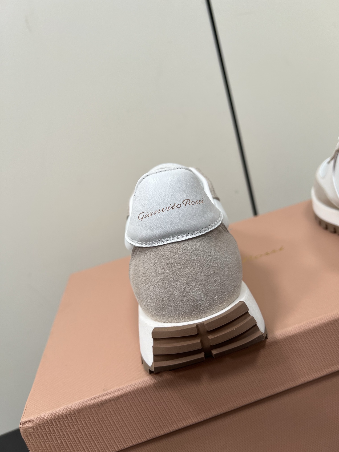 Gianvito Rossi Anvitorosi: Retro Lovers’ Shoes with Premium Quality and Comfort - 图片 9