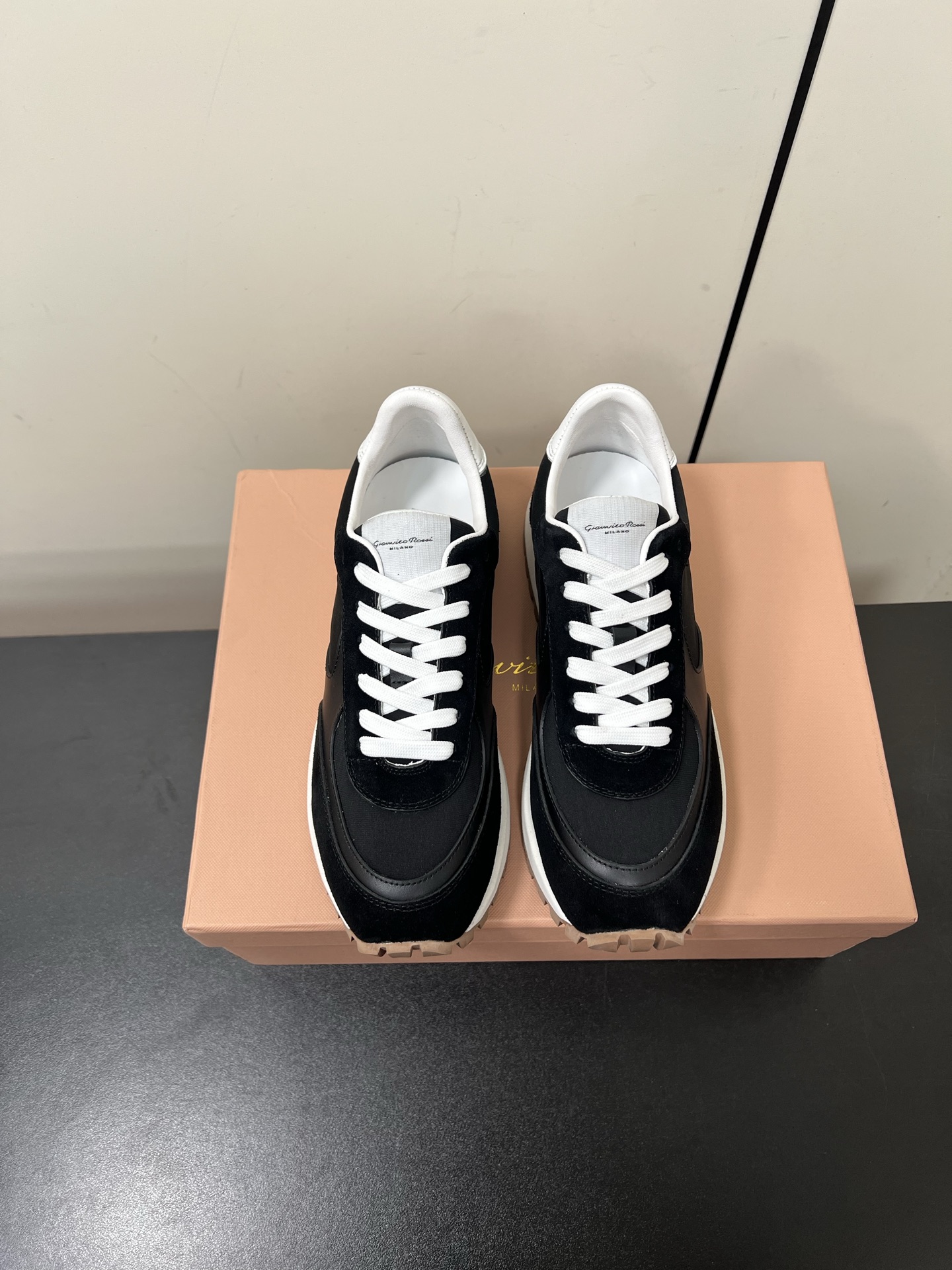 Gianvito Rossi Anvitorosi: Retro Lovers’ Shoes with Original Quality and Style - 图片 1