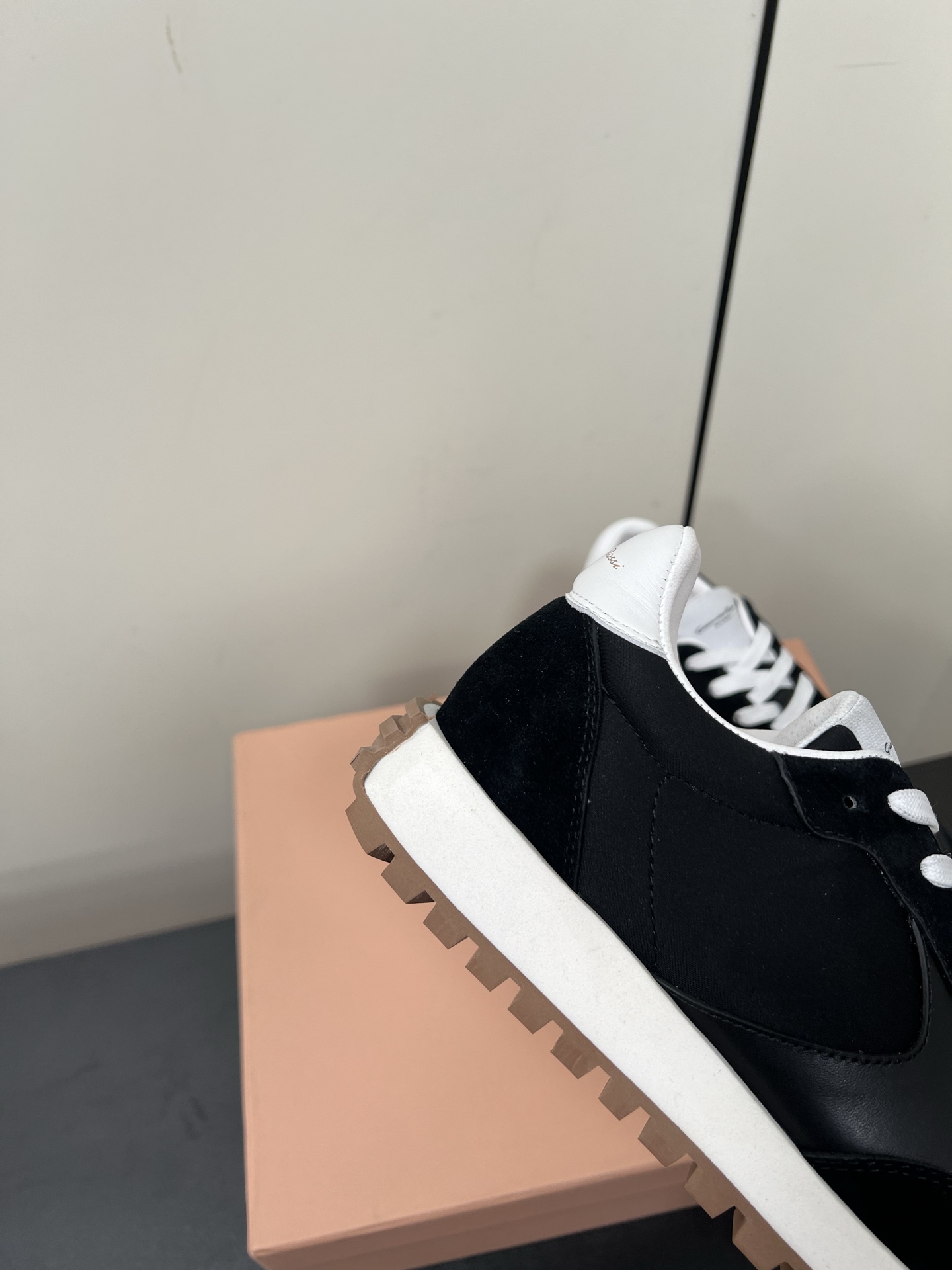Gianvito Rossi Anvitorosi: Retro Lovers’ Shoes with Original Quality and Style - 图片 8