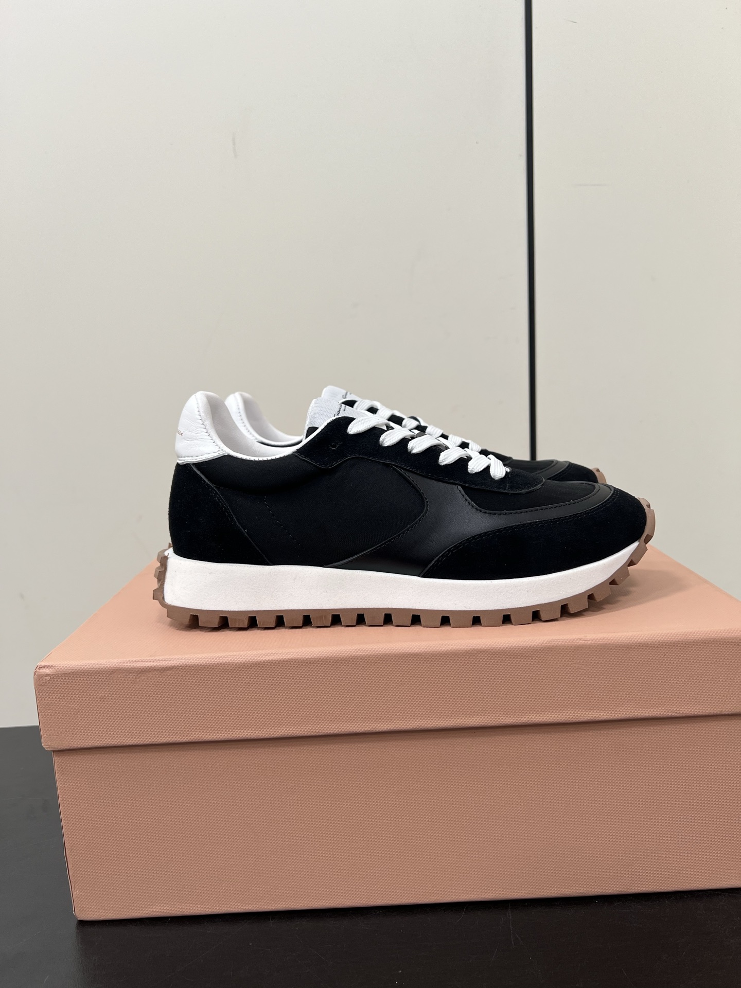 Gianvito Rossi Anvitorosi: Retro Lovers’ Shoes with Original Quality and Style - 图片 4