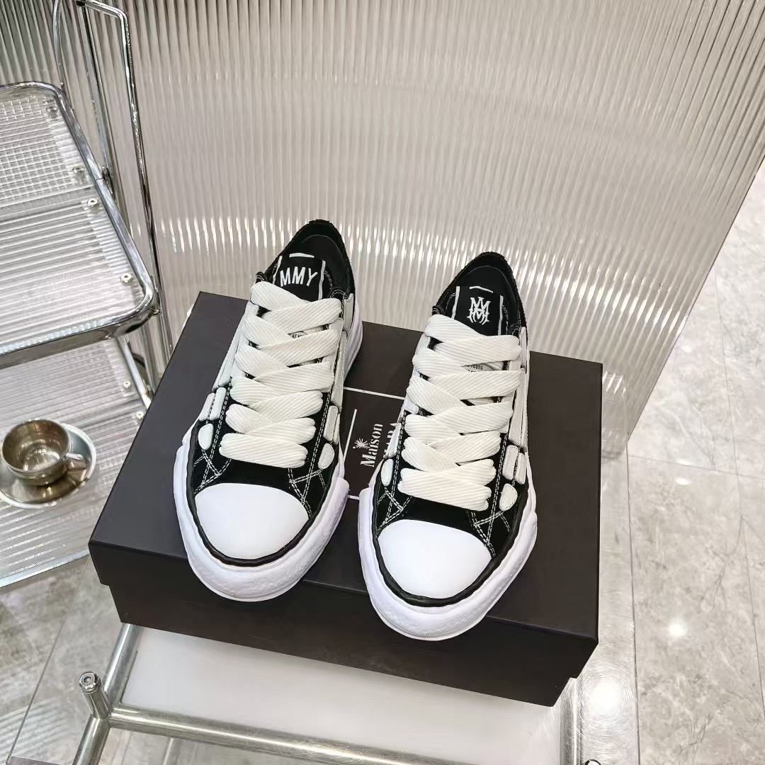 NO:166717,The MMY X AMIRI joint work made a shocking debut. Black and white collision, unique skeleton line design, this pair of shoes perfectly integrates personality and fashion. The moment you put on your feet, the street fashion is full, and every step is unrestrained. The original mold replica restores the authentic taste and top version!  Size 35-45 The upper is made of imported canvas   imported cowhide, the inner lining is made of top-grade canvas, secondary molding irregular outsole, anti-slip and wear-resistant, casual shoes/sports shoes, amiri, sneakers, cowhide19860909MMY X AMIRI联名之作震撼登场.黑白碰撞,独特骨骼线条设计,这双板鞋将个性与时尚完美融合.上脚瞬间,街头潮流感拉满,每一步都踏出不羁态度 .原版开模复刻 还原正品味道 顶级版本！码数35-45 鞋面采用进口帆布 进口牛皮 内里采用顶级帆布 二次成型不规则大底 防滑耐磨,休闲鞋/运动鞋,amiri,sneakers,cowhide,Women's Shoes