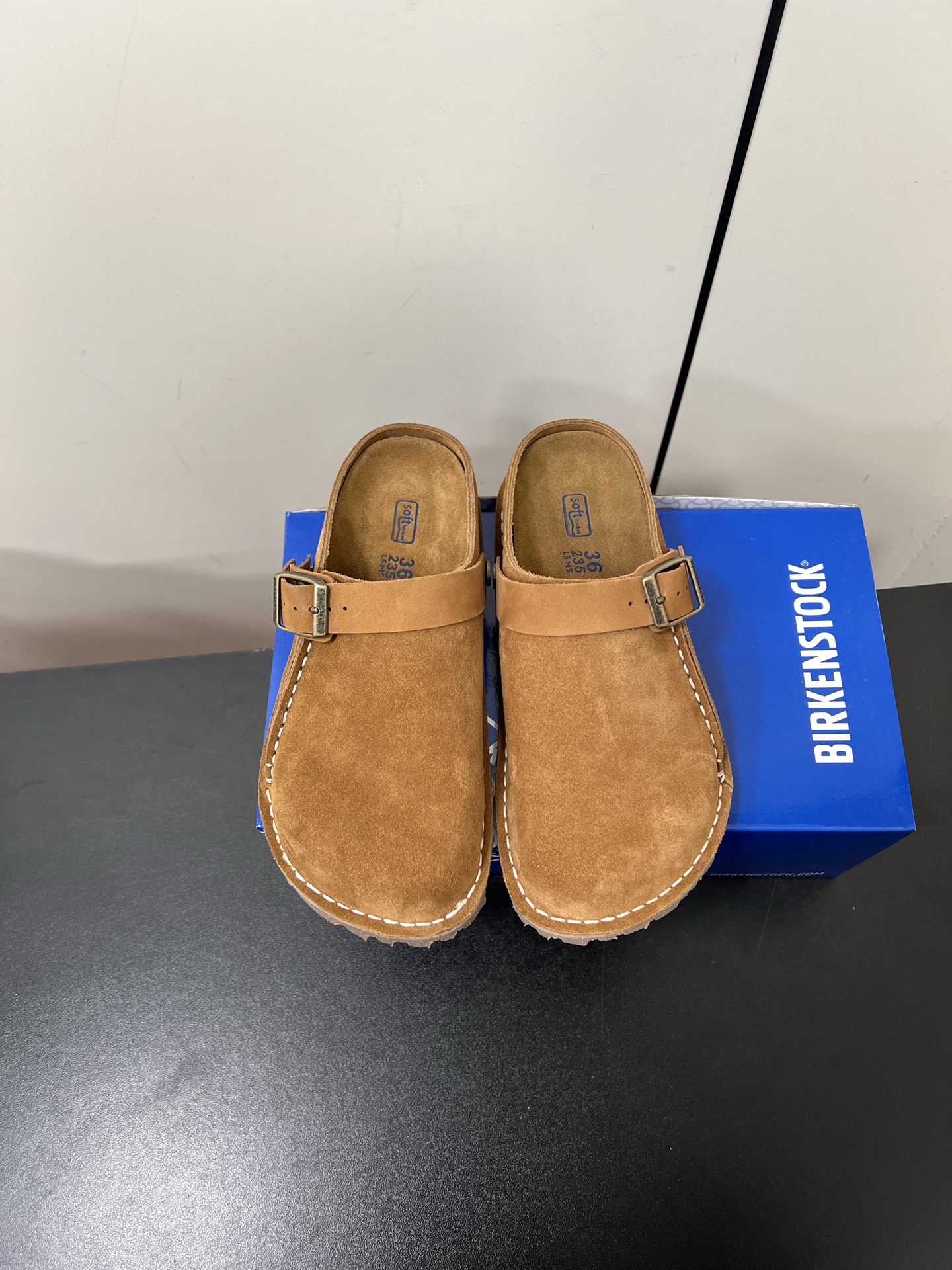 NO:233149,PBIRKENSTOCK Birkenstock shoes high-end beef velvet leather upper   frosted leather. Beef velvet leather footbed. Vacuum electroplated retro hardware buckle. Mukang foam rubber sole, anti-slip and wear-resistant!  Highlight sexy and beautiful feet, slim legs, the king of versatile women's size 35-40 (for women's 40 custom-made without return and exchange) (male size can be customized 1040-45), semi-drag, birdstock19860909PBIRKENSTOCK勃肯鞋 高级牛猄反绒皮鞋面 磨砂皮.牛猄反绒皮垫脚.真空电镀复古五金扣饰.木康发泡橡胶底,防滑耐磨！凸显性感美脚,修腿显瘦,百搭之王 女码 35-40（女40定制不退换）（男码可订做1040-45）,半拖,birkenstock,Women's Shoes