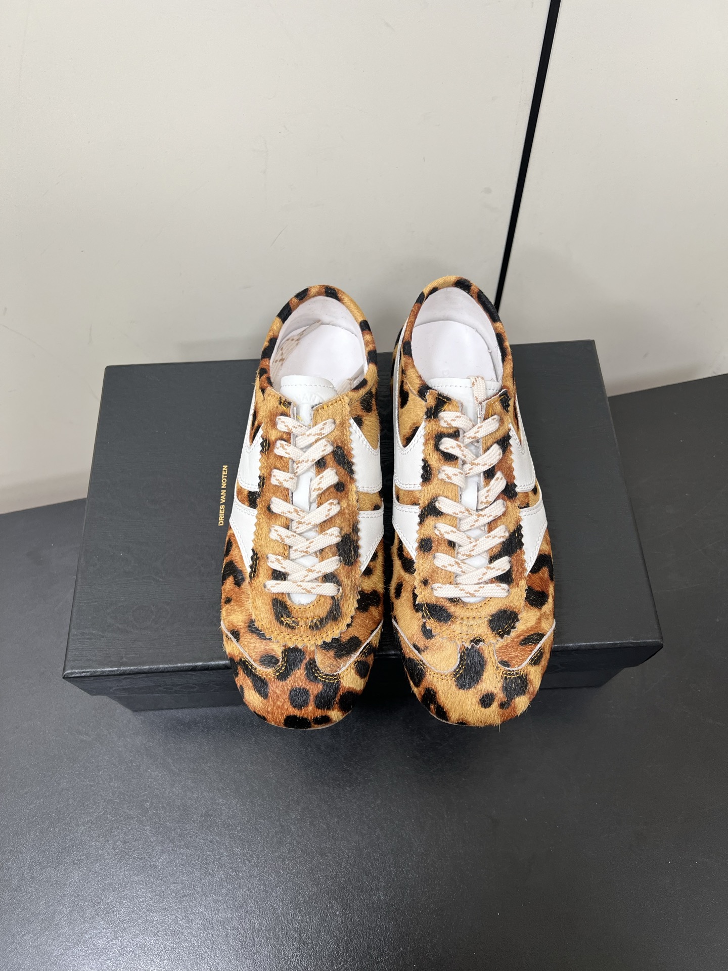 New P650💰Dries Van Noten DVN Marathon Treads: 2025 Designers Transform Classical Elements