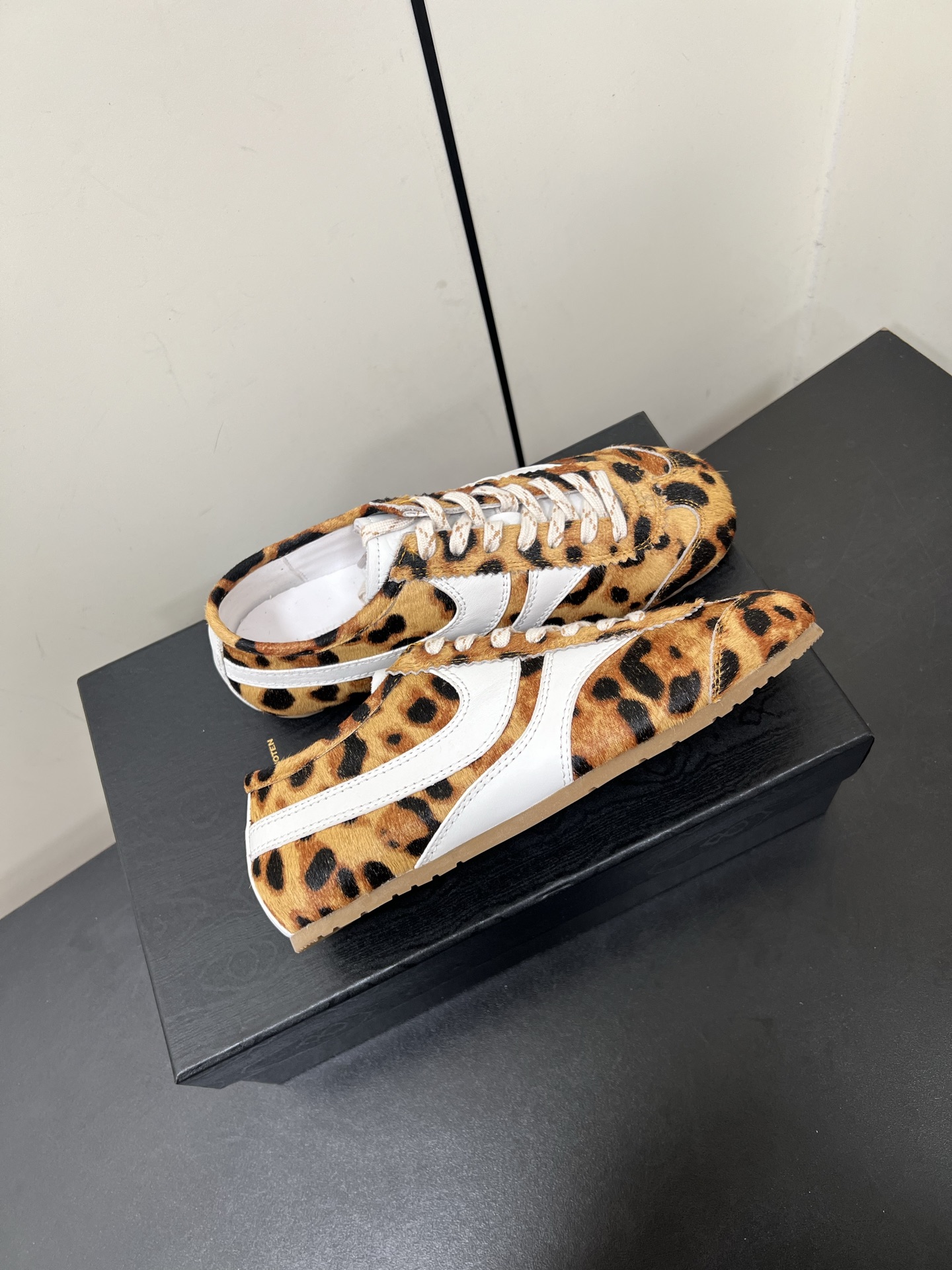 New P650💰Dries Van Noten DVN Marathon Treads: 2025 Designers Transform Classical Elements - 图片 5