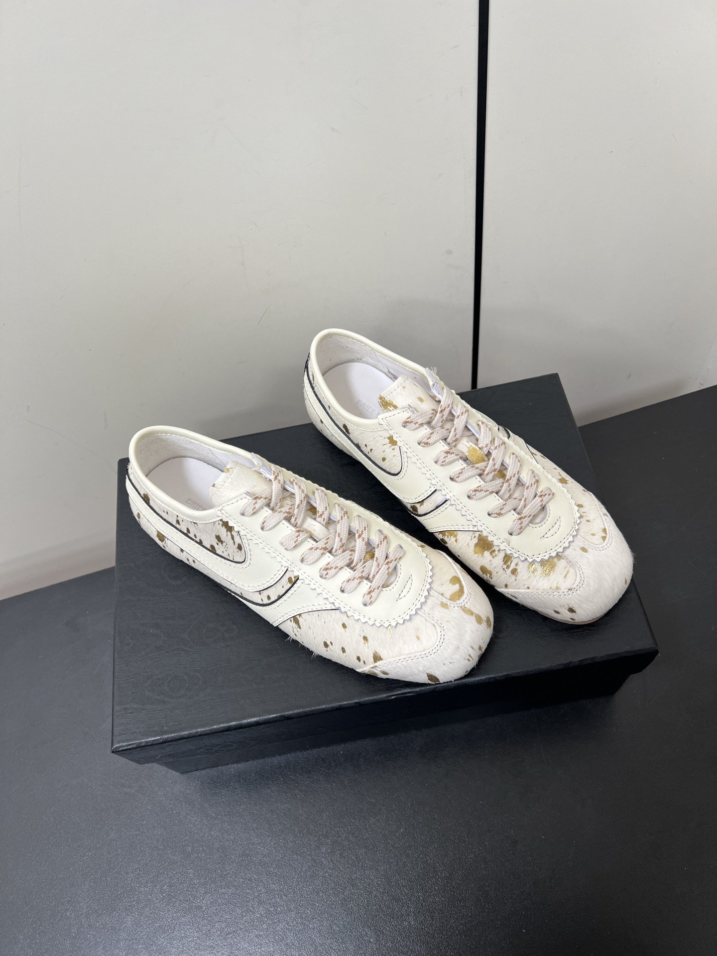 New DVN Marathon Treads: Practical and Design-Oriented Sneakers for 2025 - 图片 2