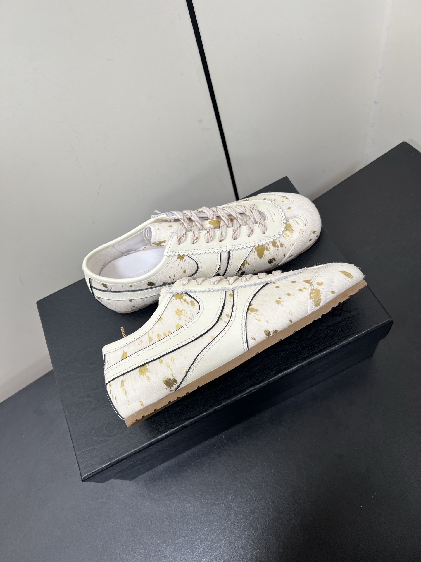 New DVN Marathon Treads: Practical and Design-Oriented Sneakers for 2025 - 图片 5
