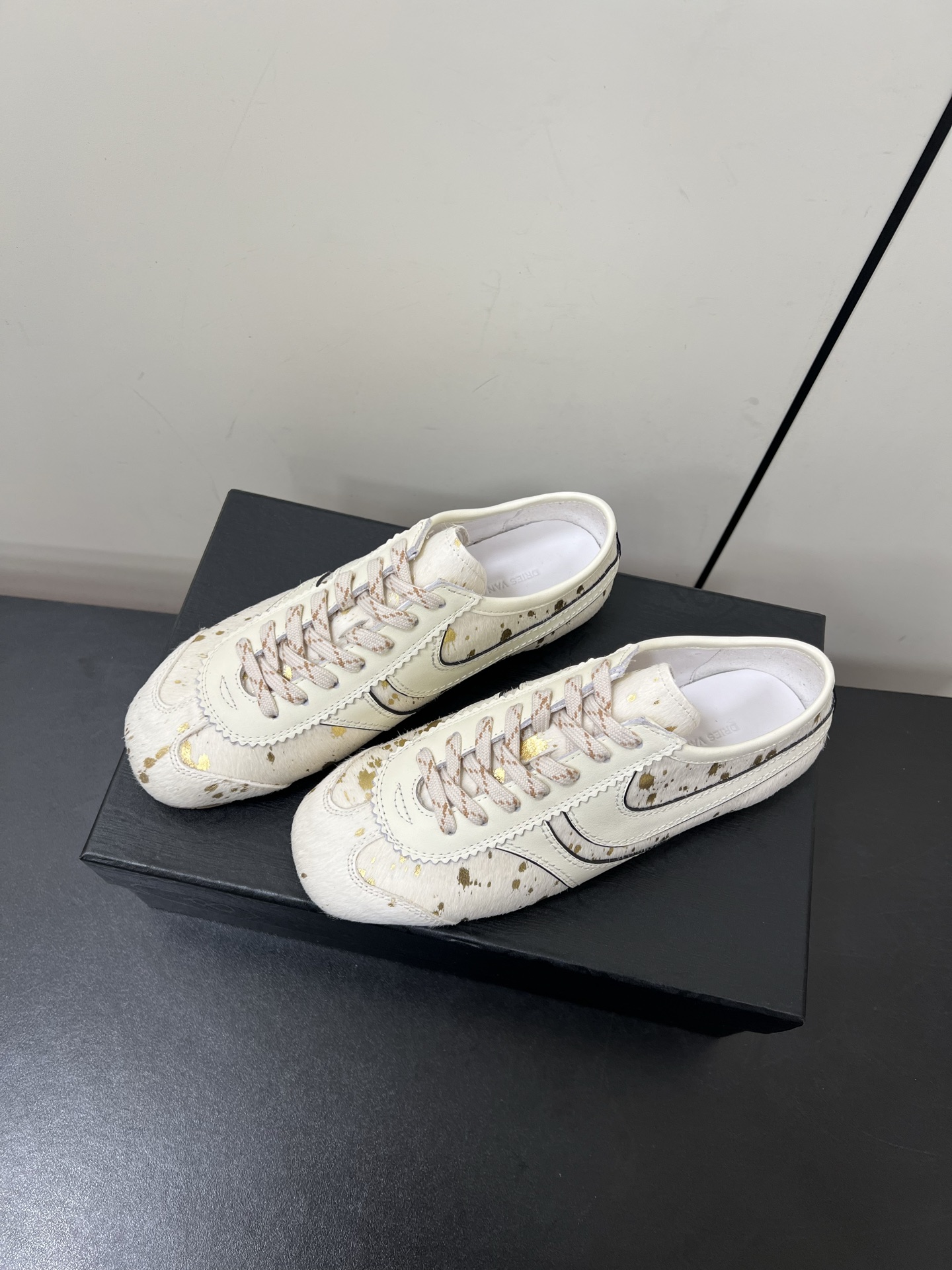 New DVN Marathon Treads: Practical and Design-Oriented Sneakers for 2025 - 图片 3