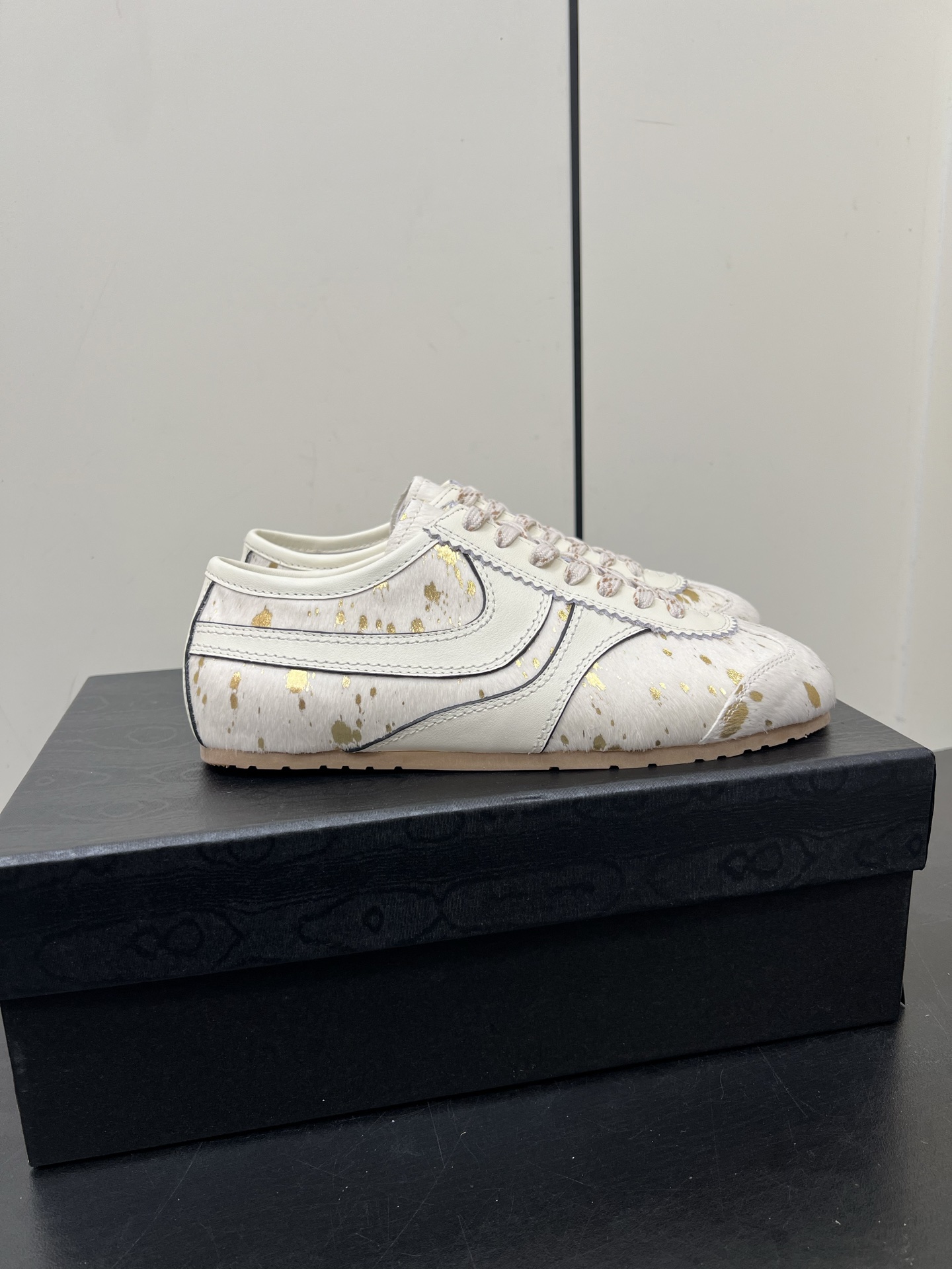 New DVN Marathon Treads: Practical and Design-Oriented Sneakers for 2025 - 图片 4
