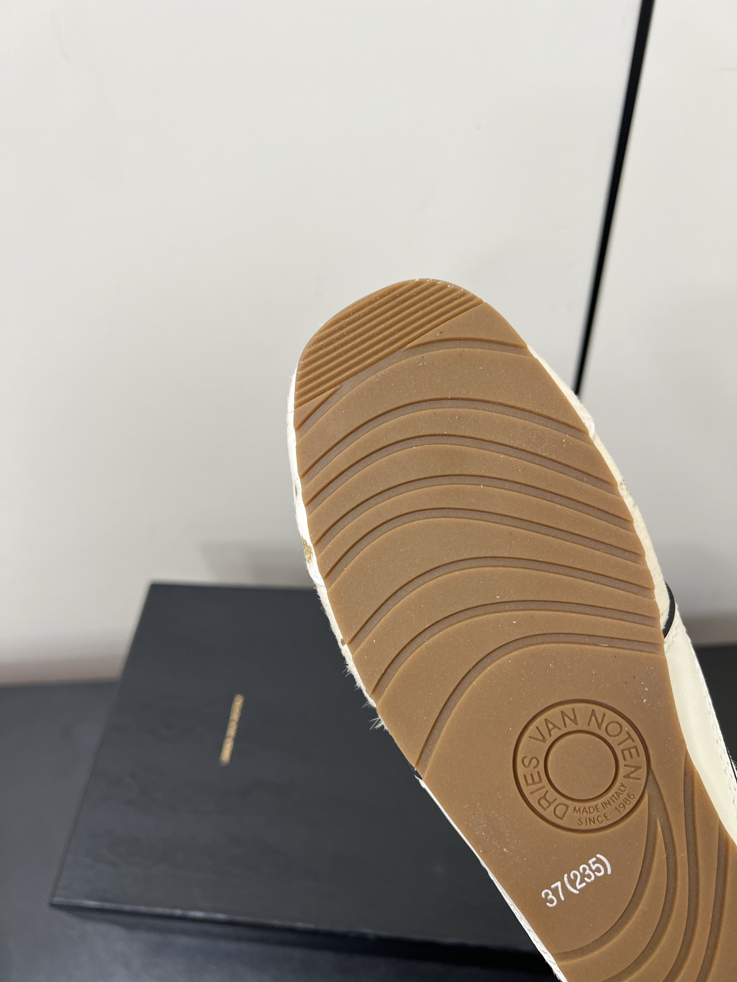 New DVN Marathon Treads: Practical and Design-Oriented Sneakers for 2025 - 图片 9