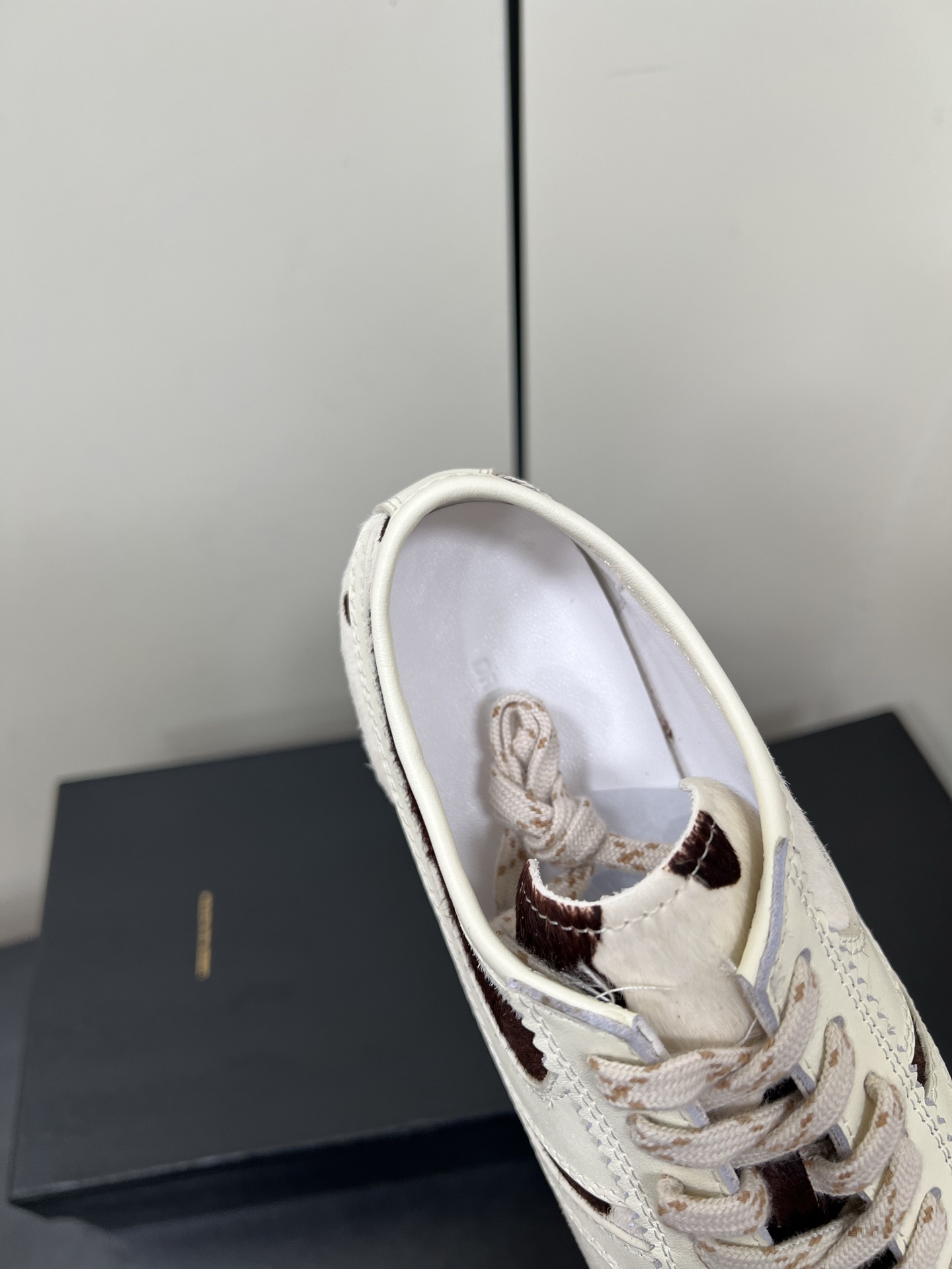 New DVN Marathon Treads: 2025 Designers Revamp Classic Elements in Sneaker Collection - 图片 7