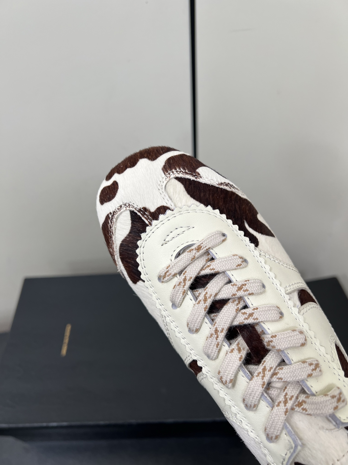 New DVN Marathon Treads: 2025 Designers Revamp Classic Elements in Sneaker Collection - 图片 6
