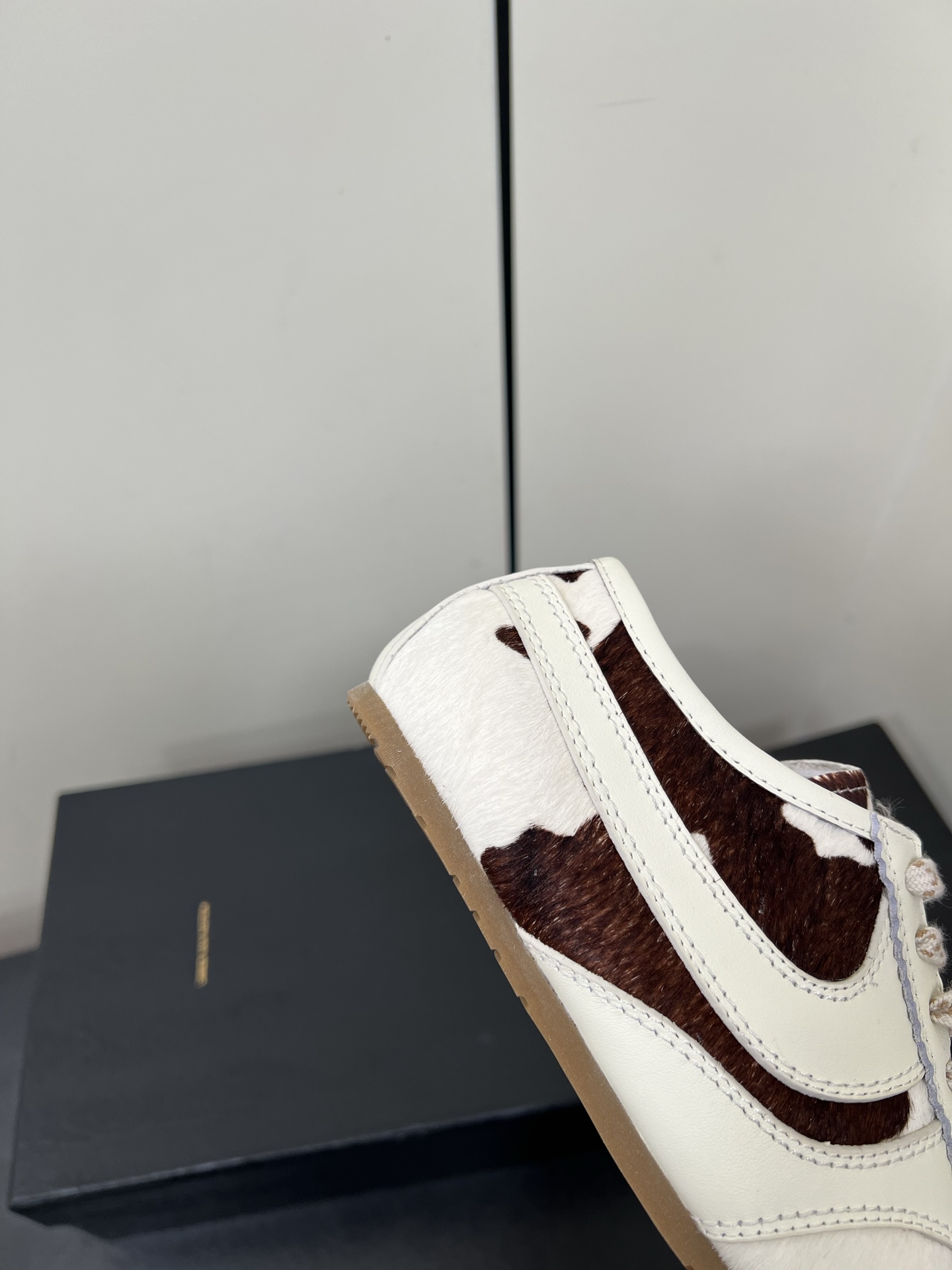New DVN Marathon Treads: 2025 Designers Revamp Classic Elements in Sneaker Collection - 图片 8