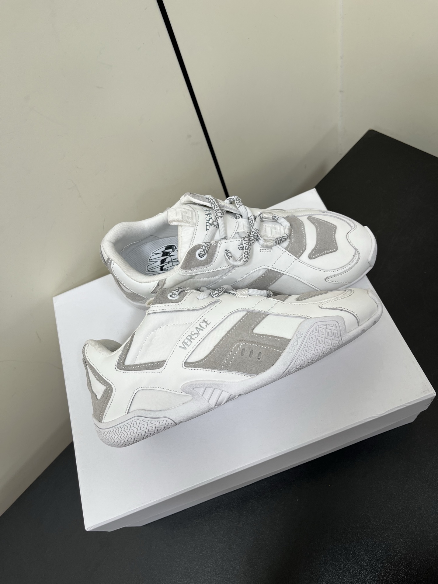 Versace Galaxia Sports Shoes: Innovative Design for Comfort and Style - 图片 4