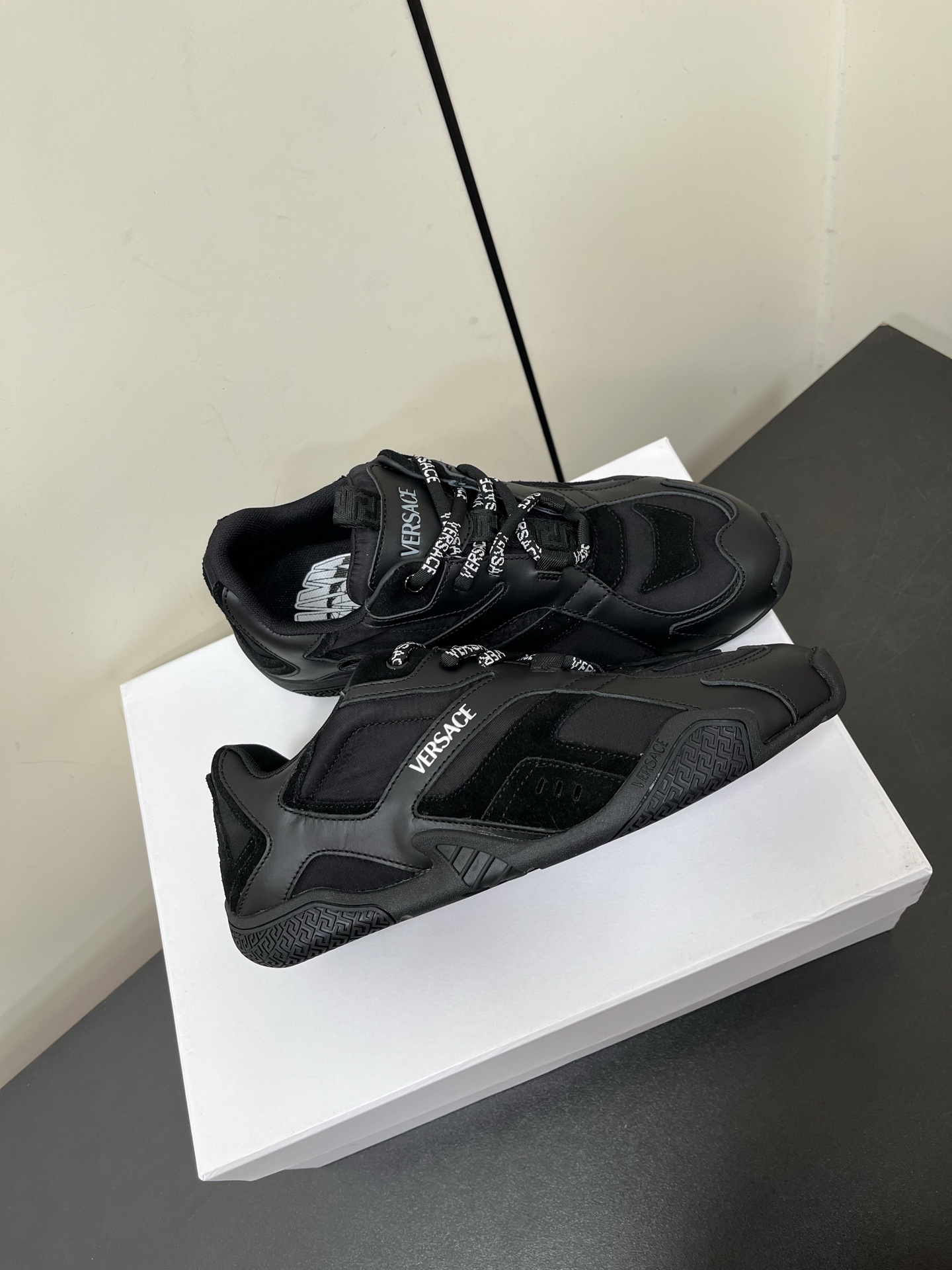 Innovative Galaxia Sports Shoes with Versace Style and Comfort, Size 35-45 - 图片 4
