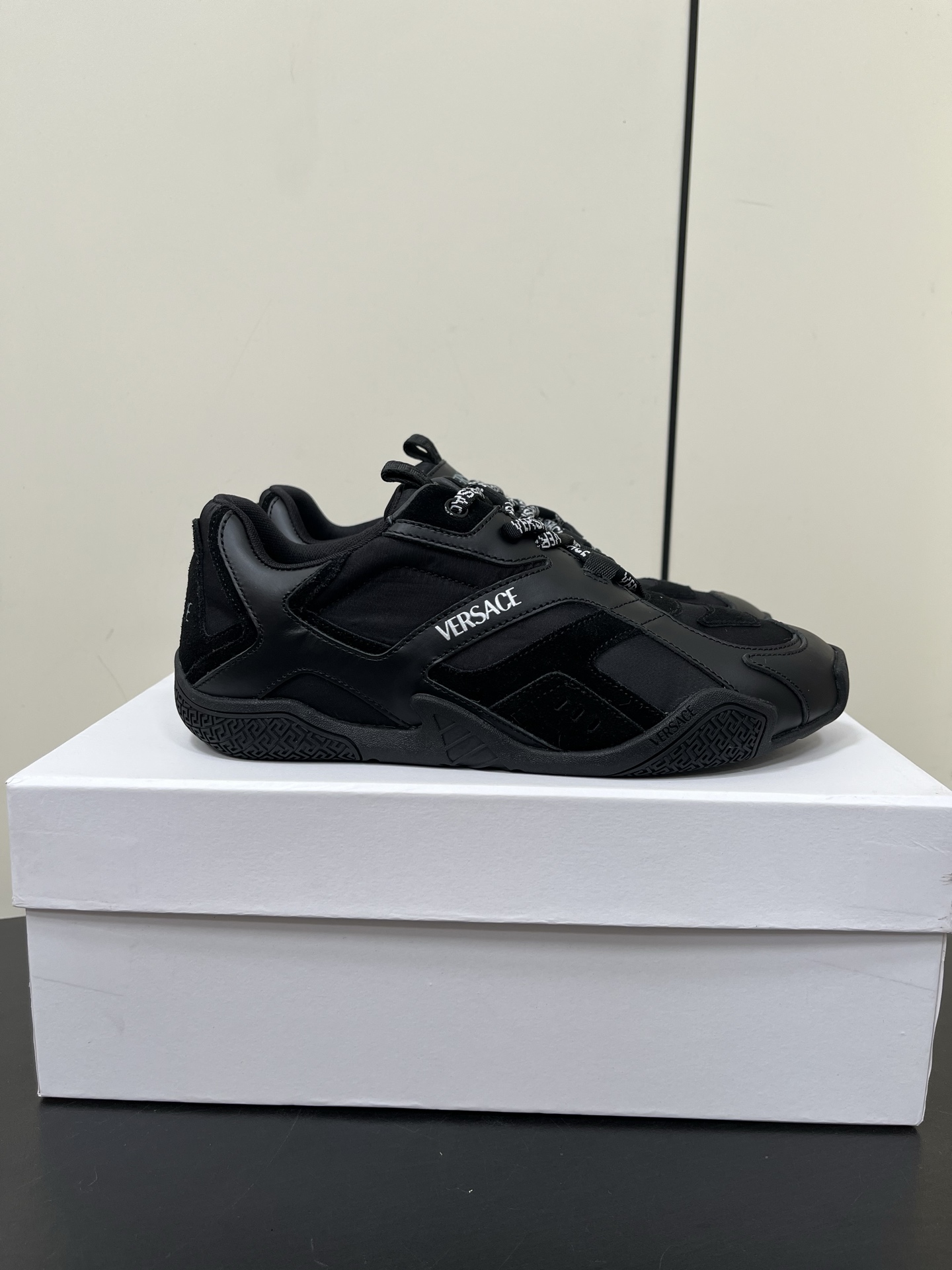 Innovative Galaxia Sports Shoes with Versace Style and Comfort, Size 35-45 - 图片 3