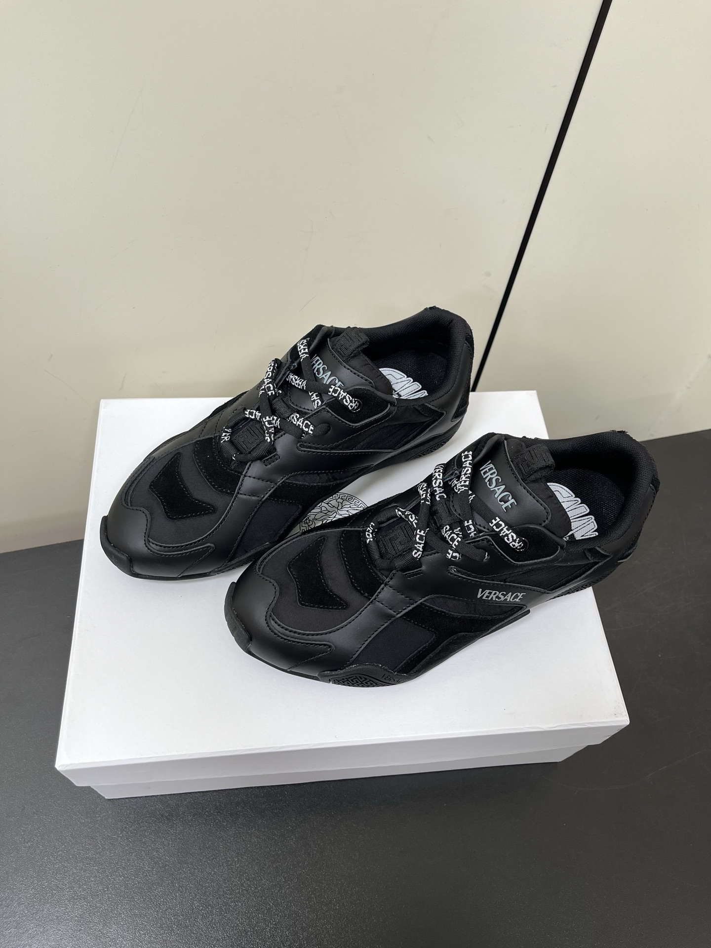 Innovative Galaxia Sports Shoes with Versace Style and Comfort, Size 35-45 - 图片 2