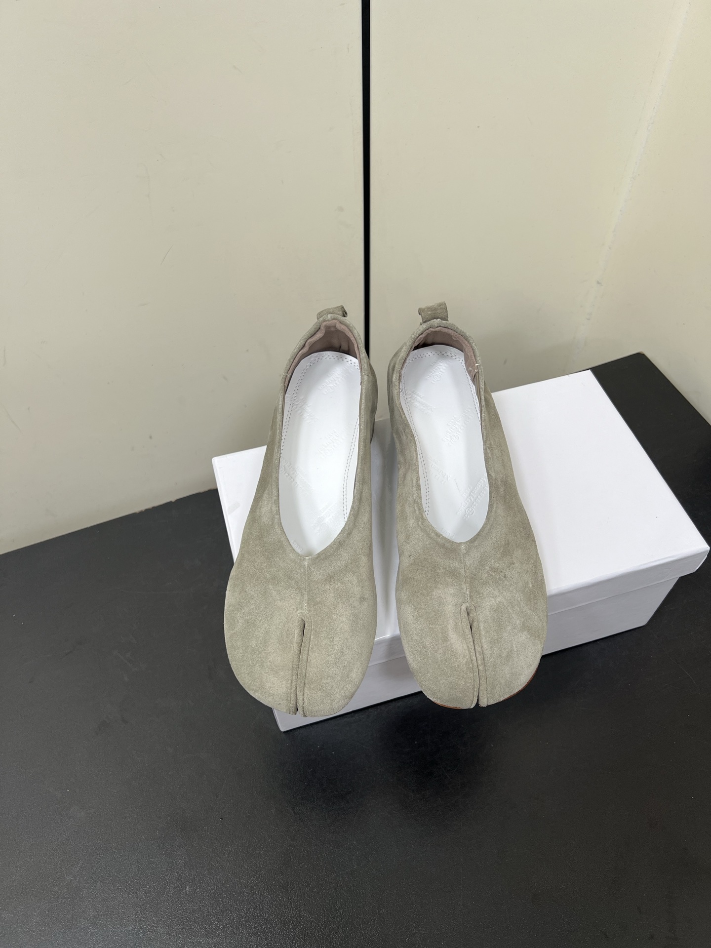 NO:225165,Maison Margiela｜MM6 Maison Margiela retro Tabi split-toe mid-heel single shoes, pig's trotter split-toe shoes with the word 