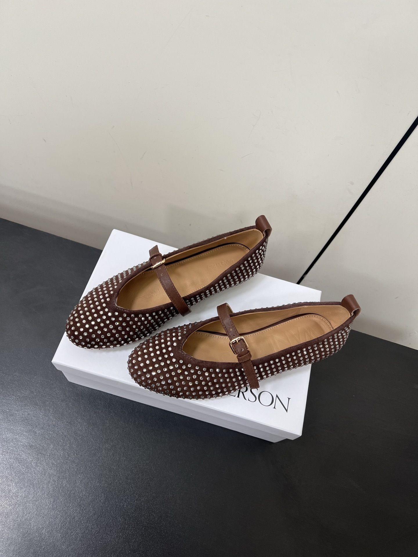 JW Anderson’s Fresh Mary Jane Ballet Shoes with Glamorous Black Diamonds - 图片 3
