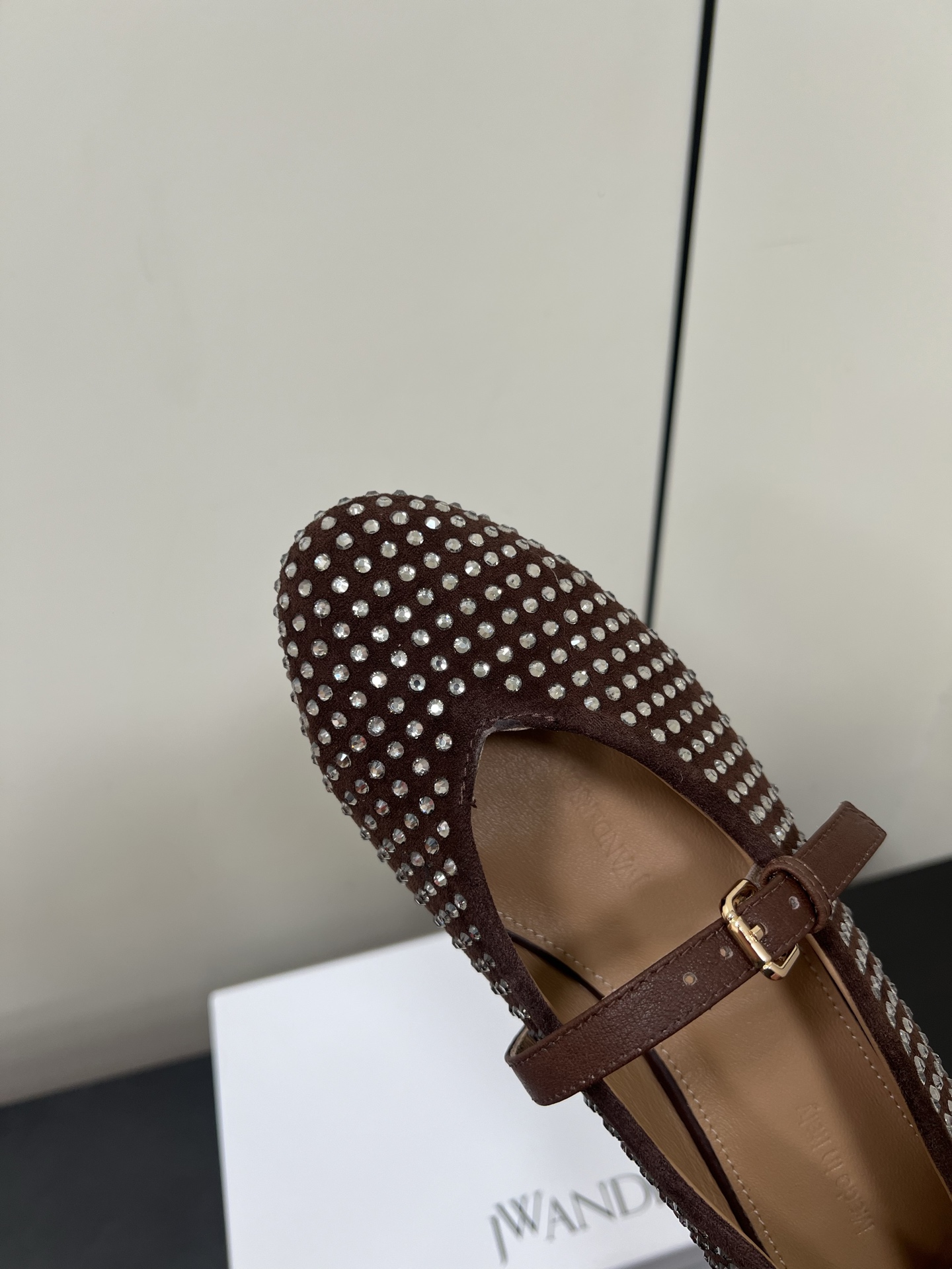 JW Anderson’s Fresh Mary Jane Ballet Shoes with Glamorous Black Diamonds - 图片 6