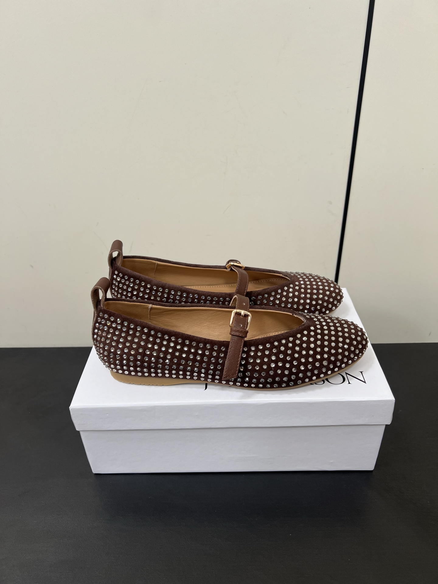 JW Anderson’s Fresh Mary Jane Ballet Shoes with Glamorous Black Diamonds - 图片 4