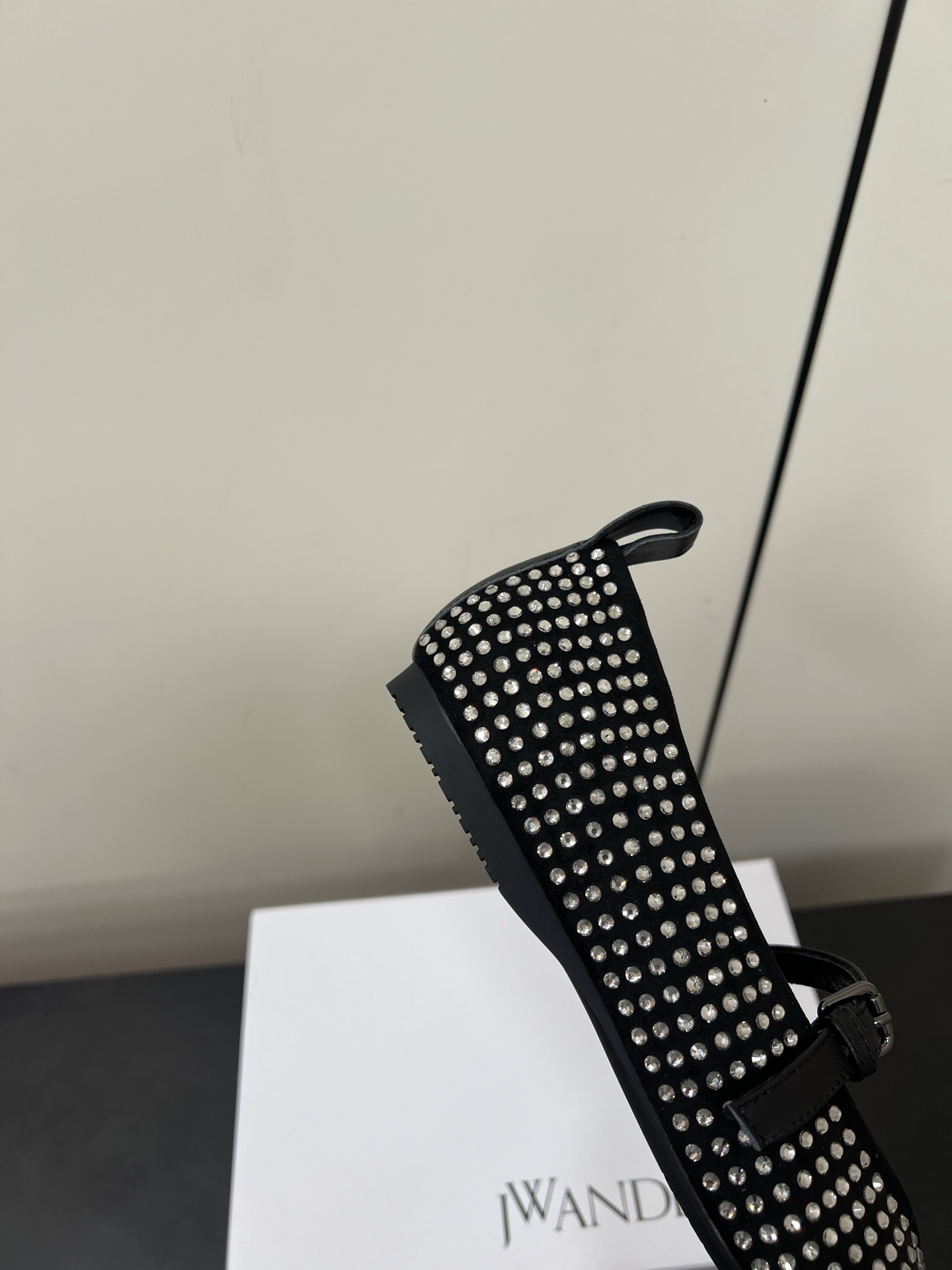 Trendy JW Anderson Mary Jane Ballet Shoes for Chic Early Spring Style - 图片 8