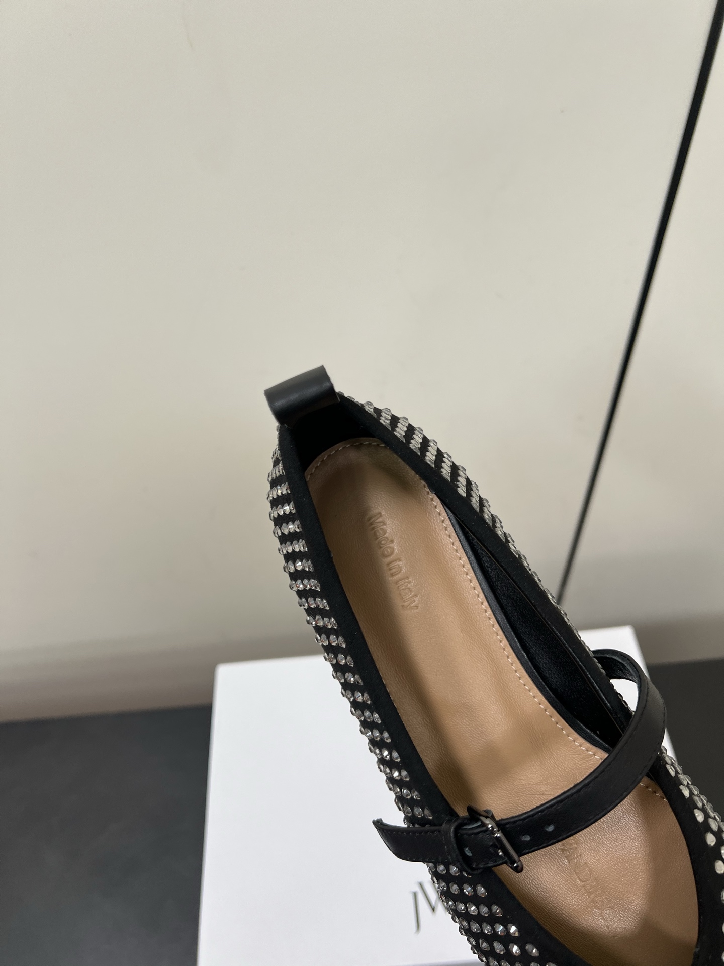 Trendy JW Anderson Mary Jane Ballet Shoes for Chic Early Spring Style - 图片 7
