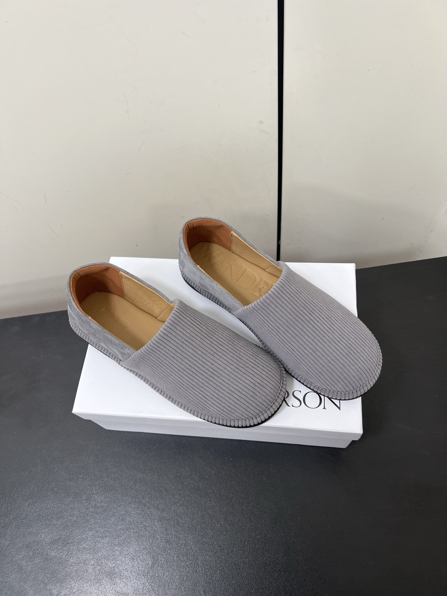 Review of Jwanderson’s Latest Spring and Summer Shoes: Simple, Stylish, and Practical - 图片 2