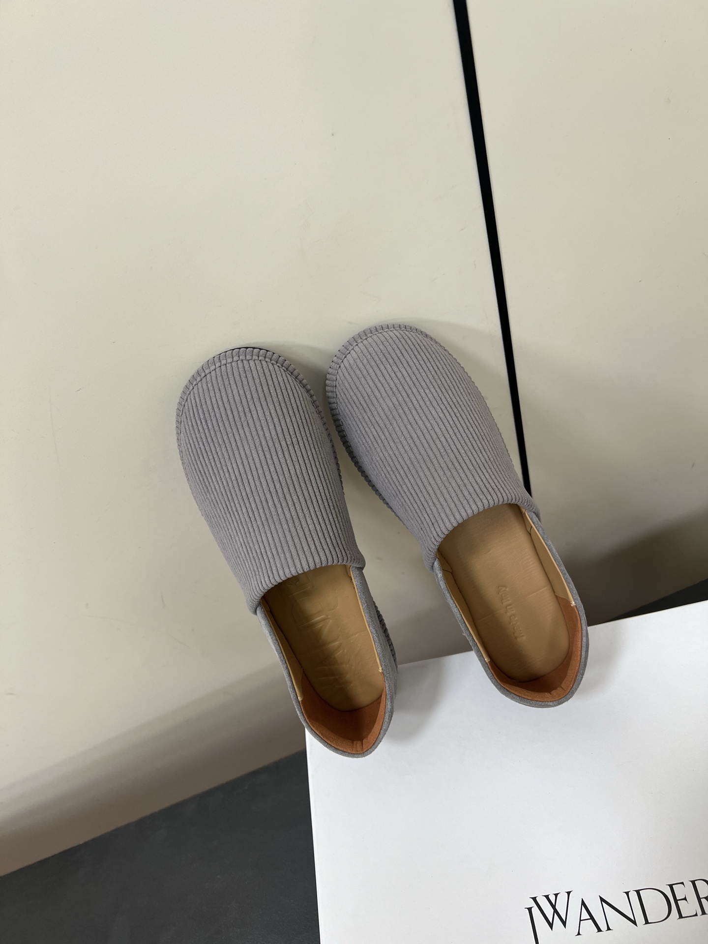 Review of Jwanderson’s Latest Spring and Summer Shoes: Simple, Stylish, and Practical - 图片 5