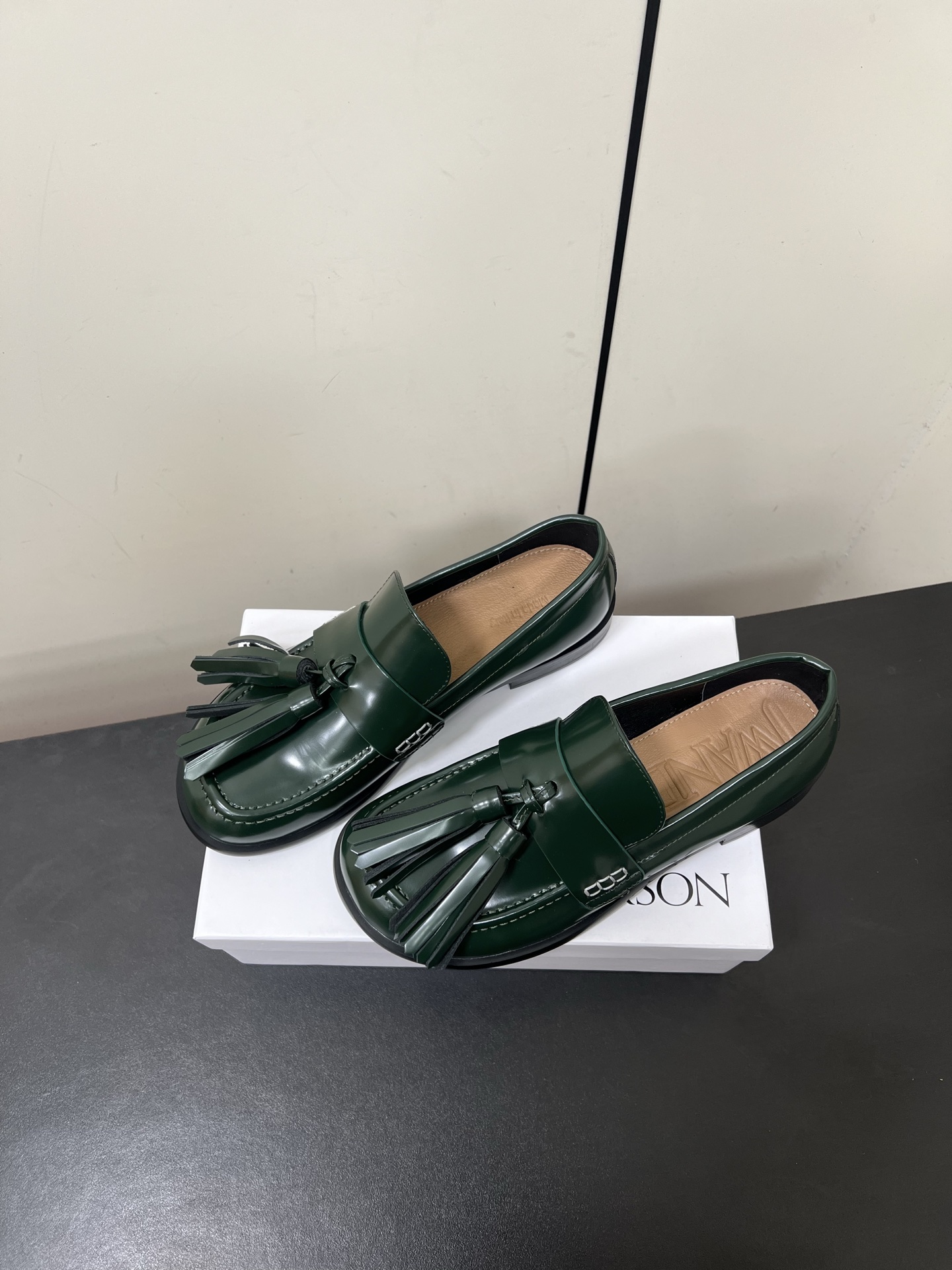 P800 Jwanderson New Lights Cages: Exaggerating Lantern Shoes with Unique Design - 图片 3