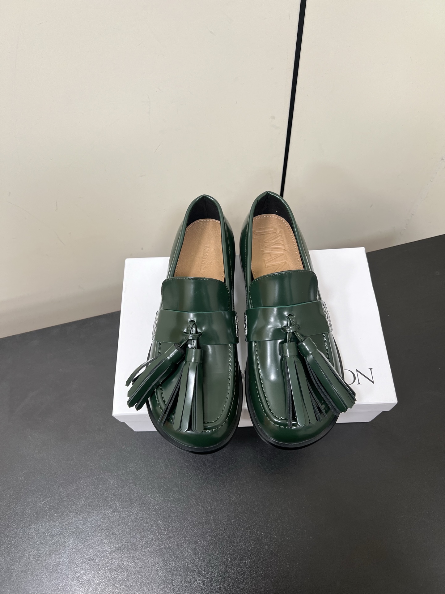 P800 Jwanderson New Lights Cages: Exaggerating Lantern Shoes with Unique Design - 图片 1